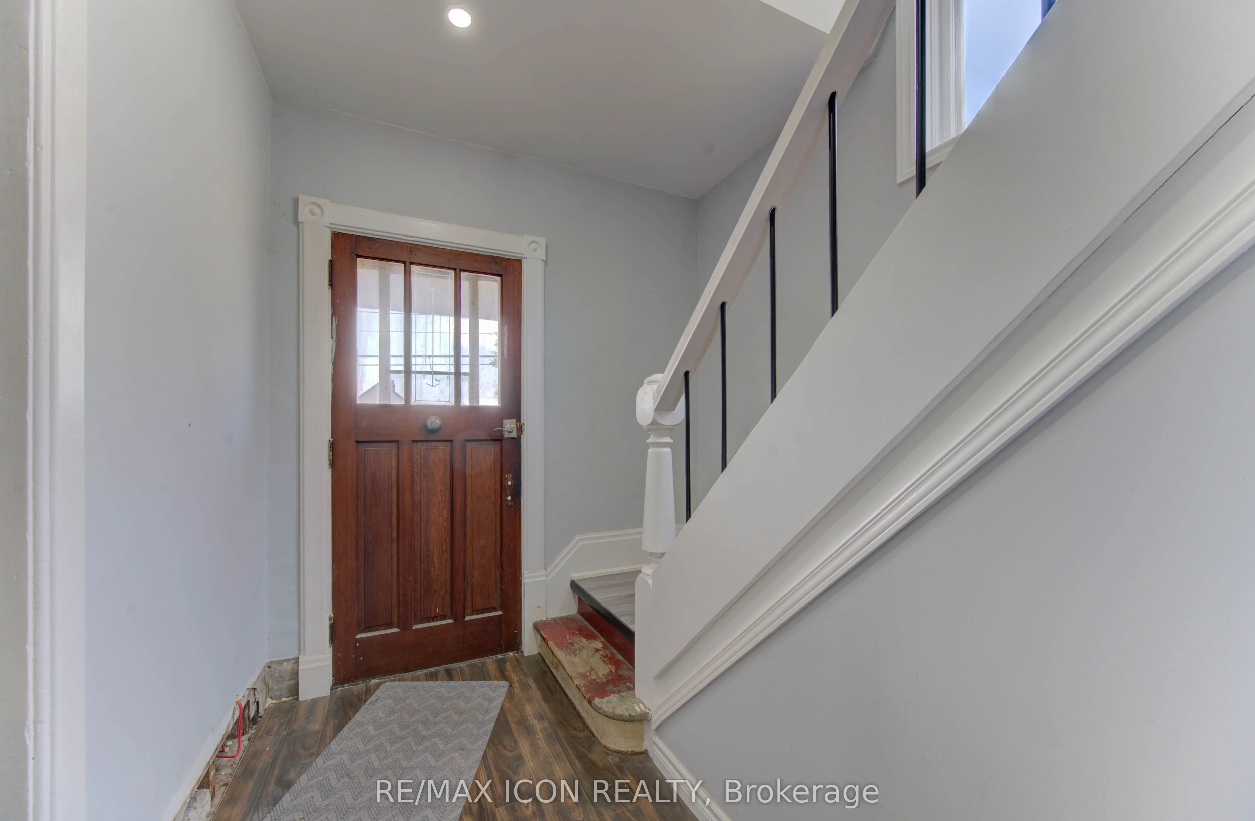 138 Courtland Avenue E