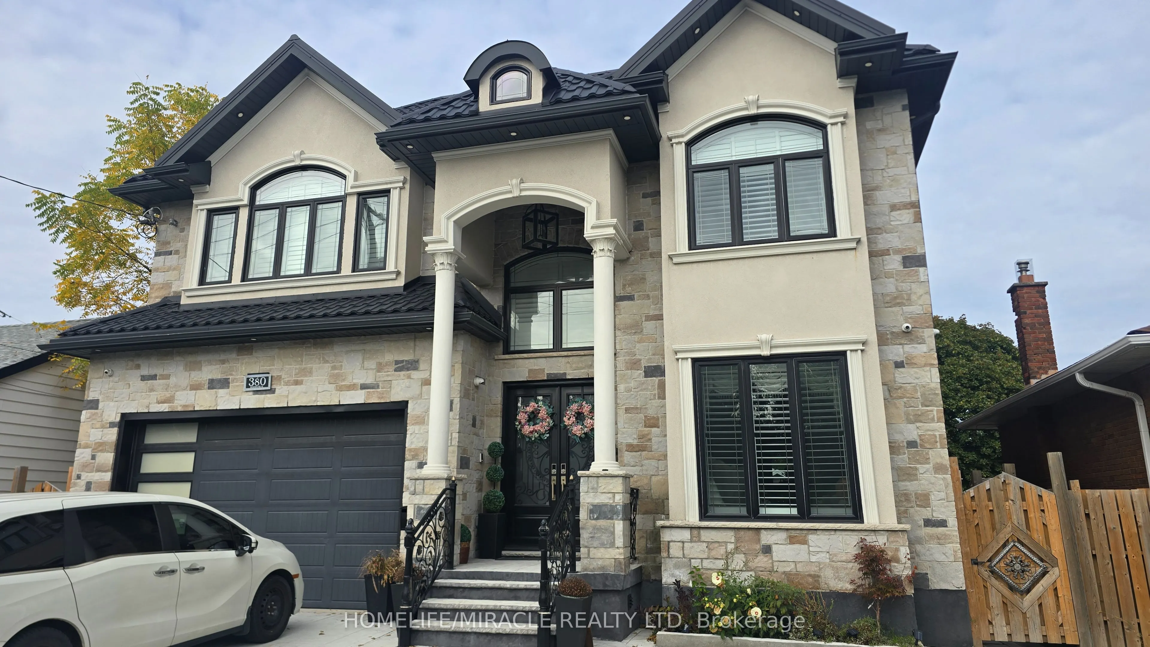 380 Mohawk Road W