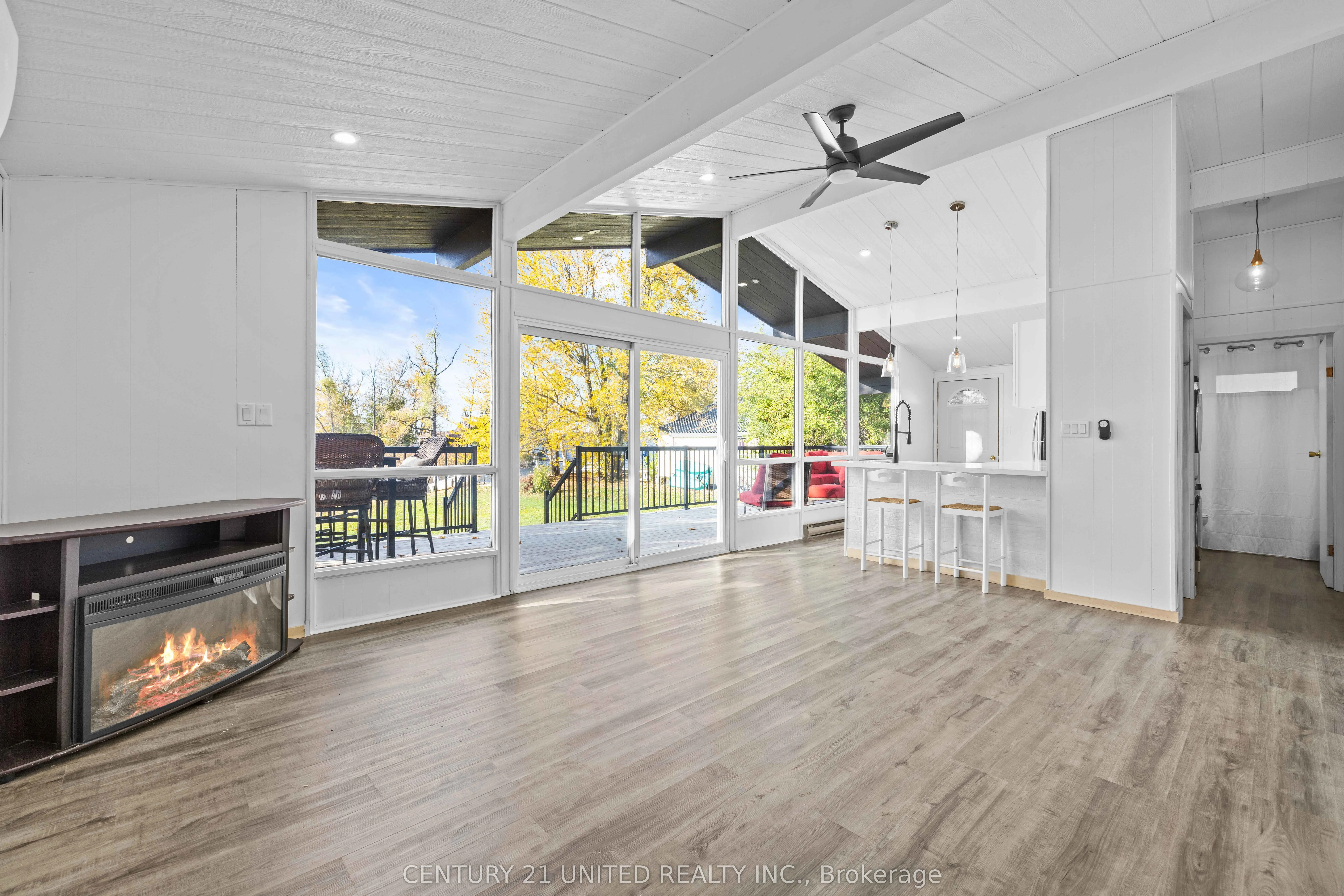 17 Rollie's Bay Road E