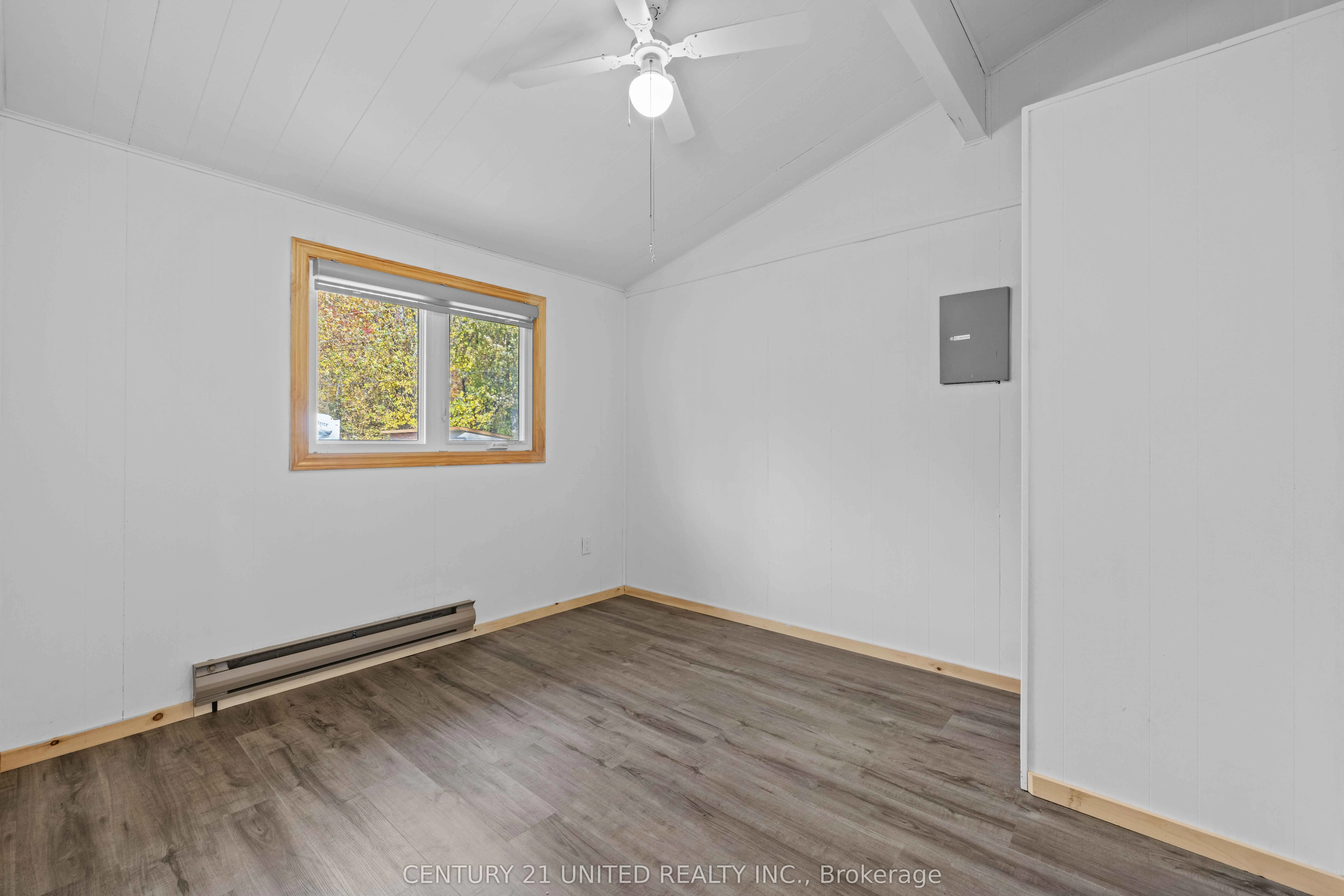 17 Rollie's Bay Road E