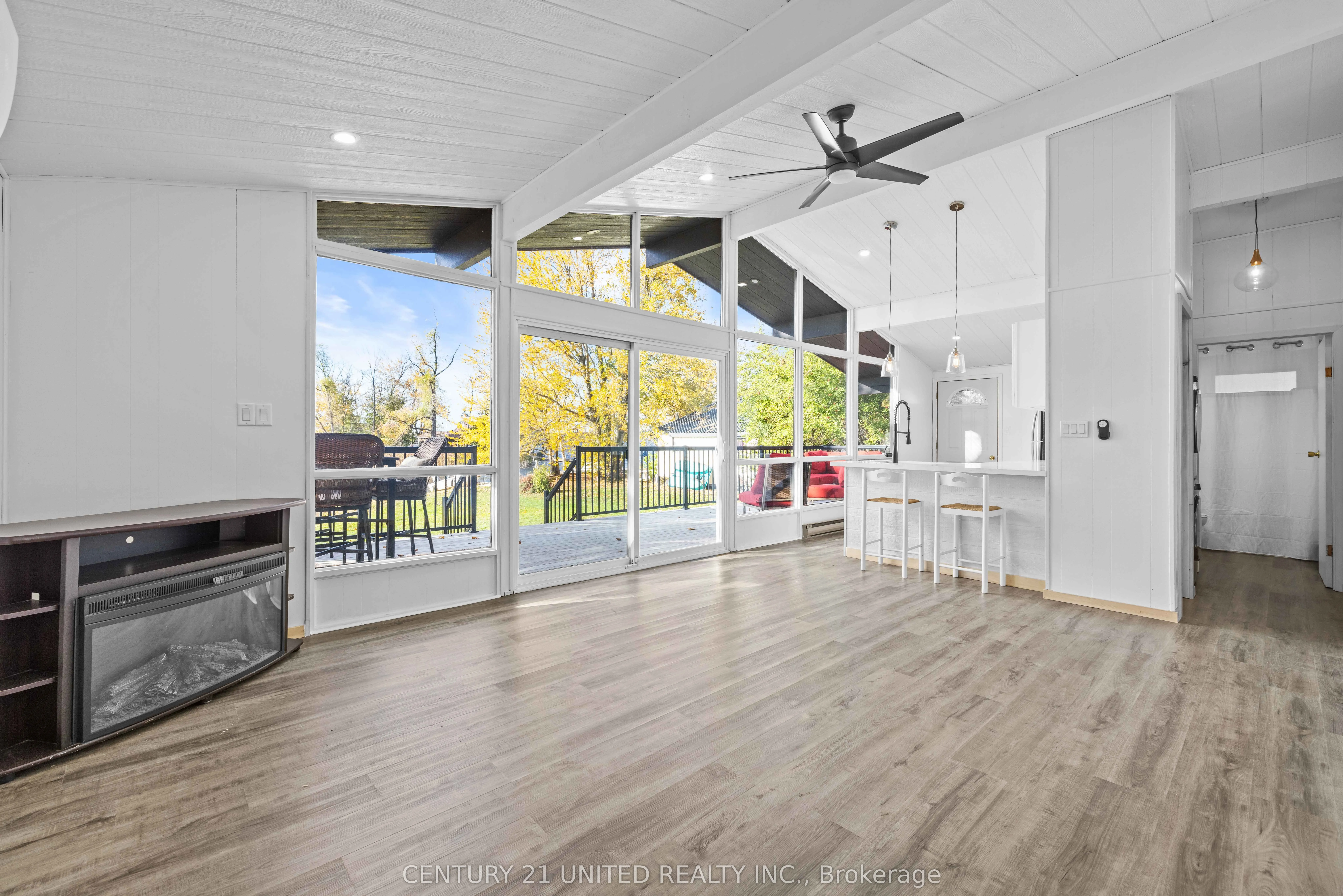 17 Rollie's Bay Road E