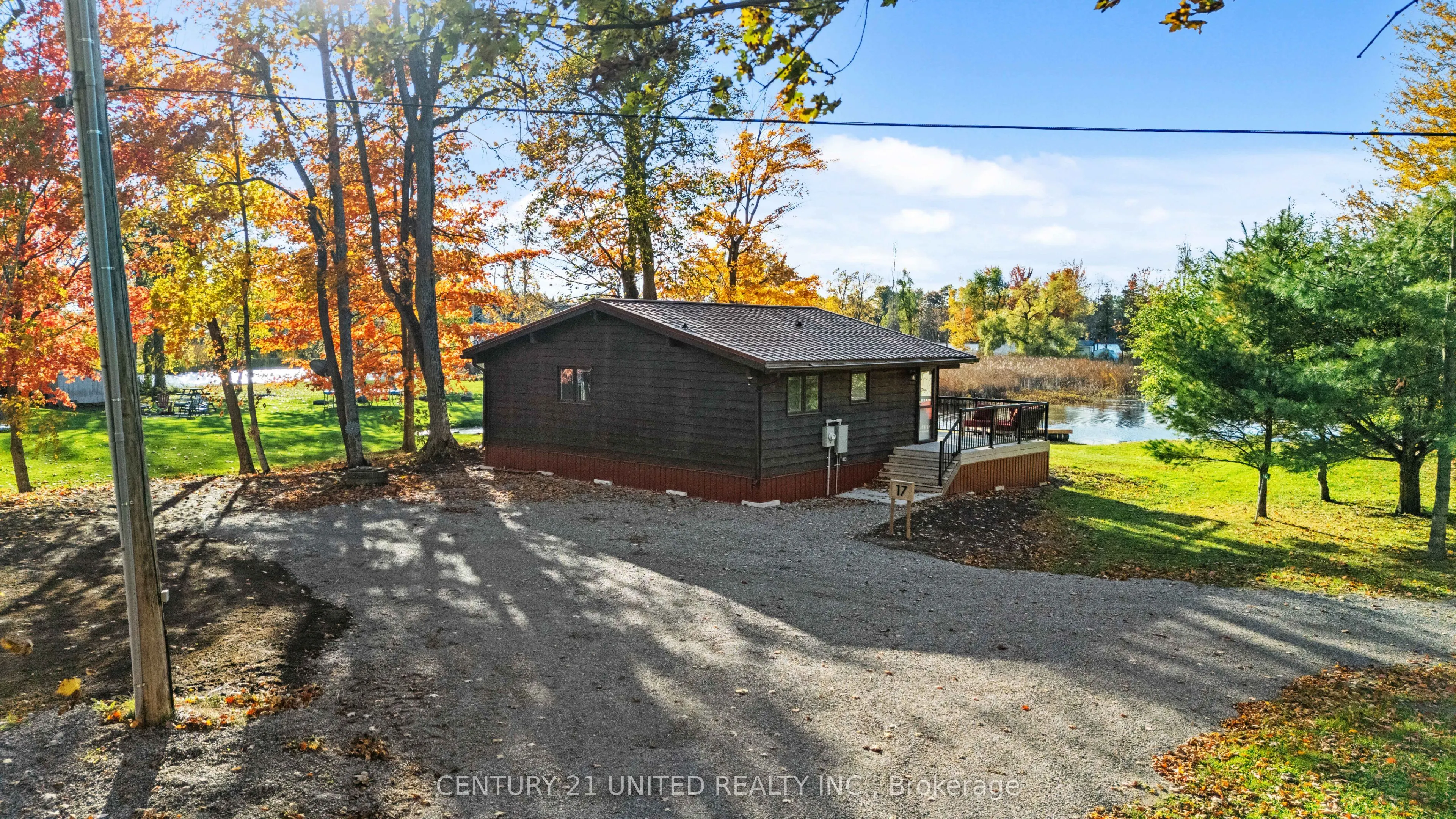 17 Rollie's Bay Road E