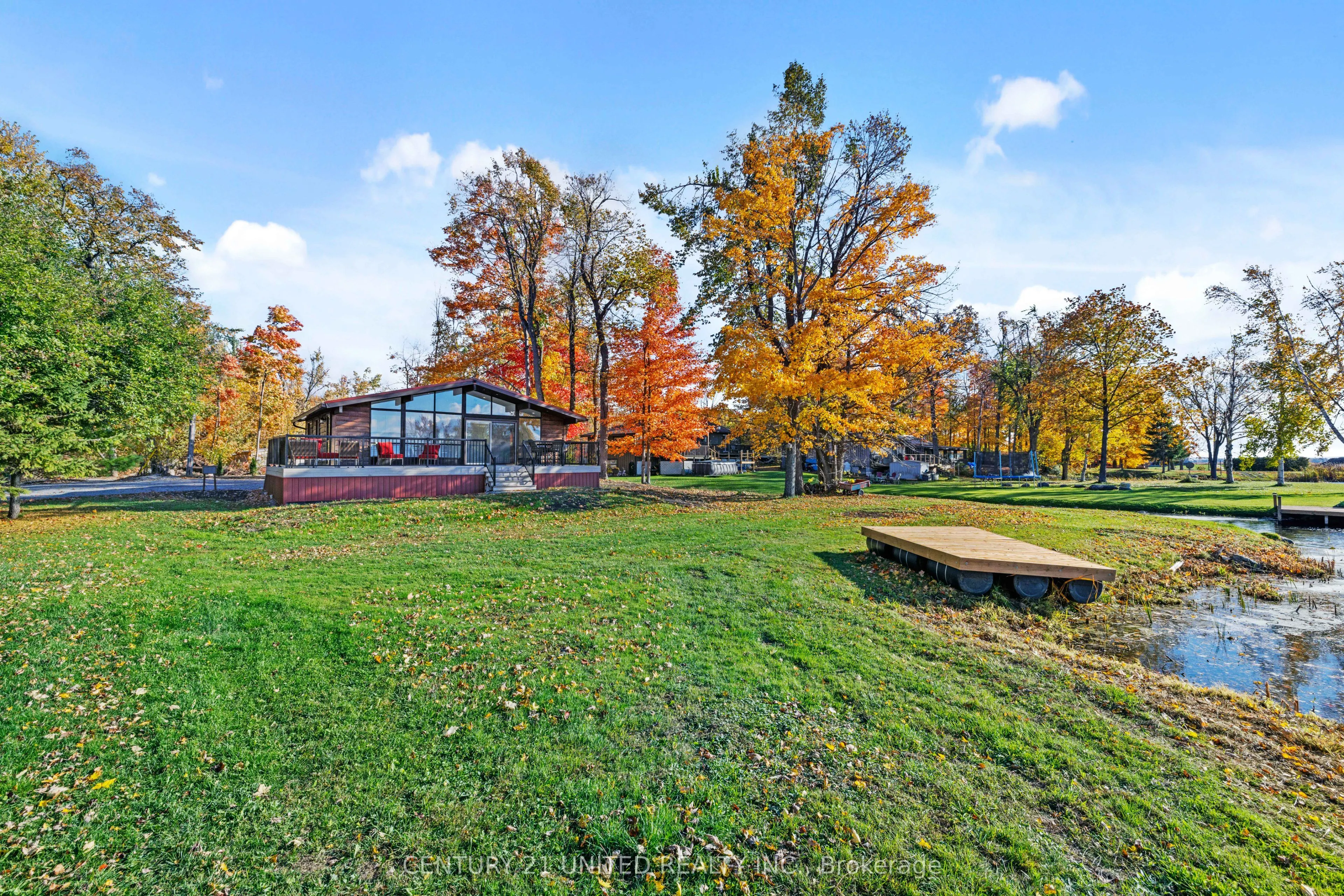 17 Rollie's Bay Road E