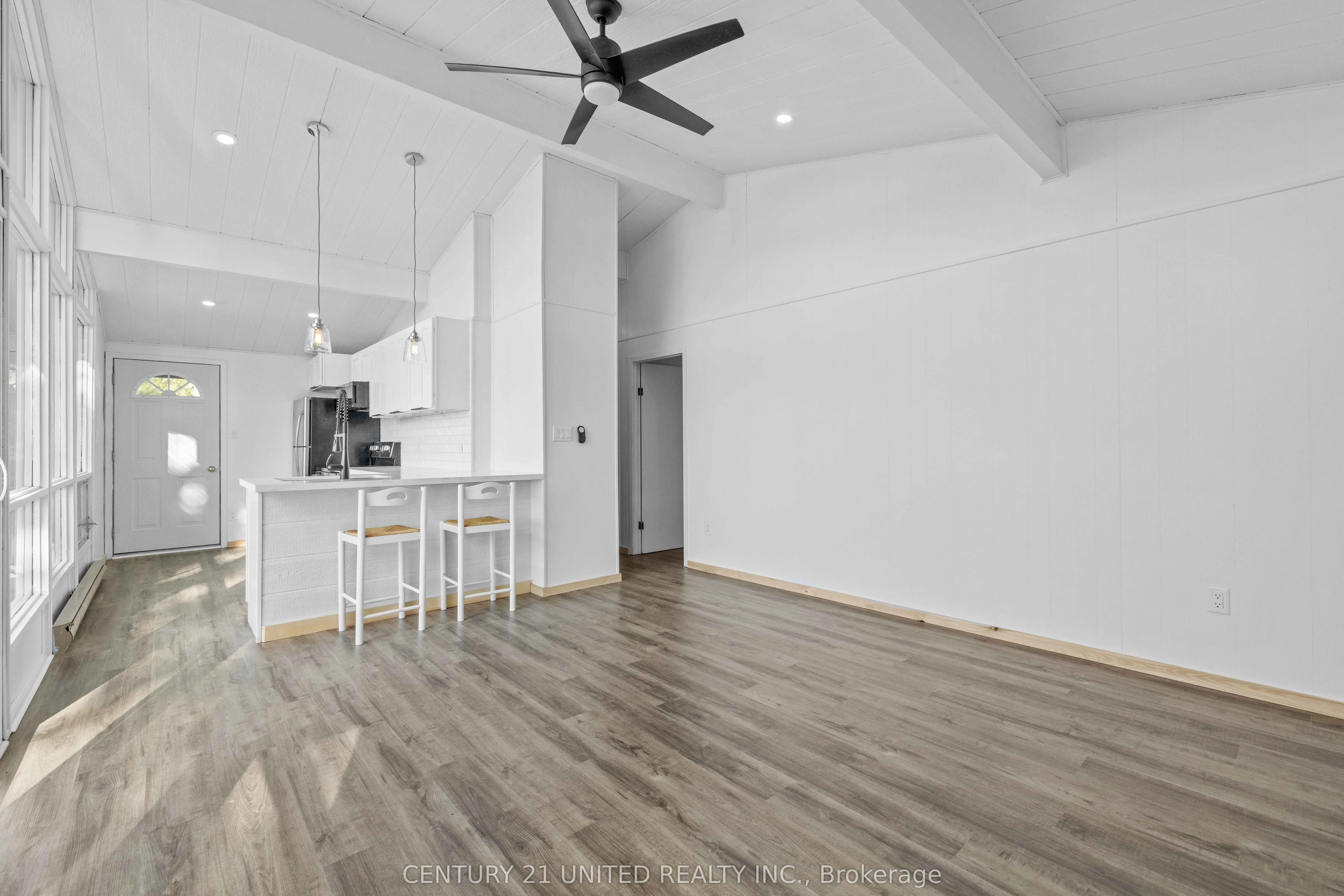 17 Rollie's Bay Road E