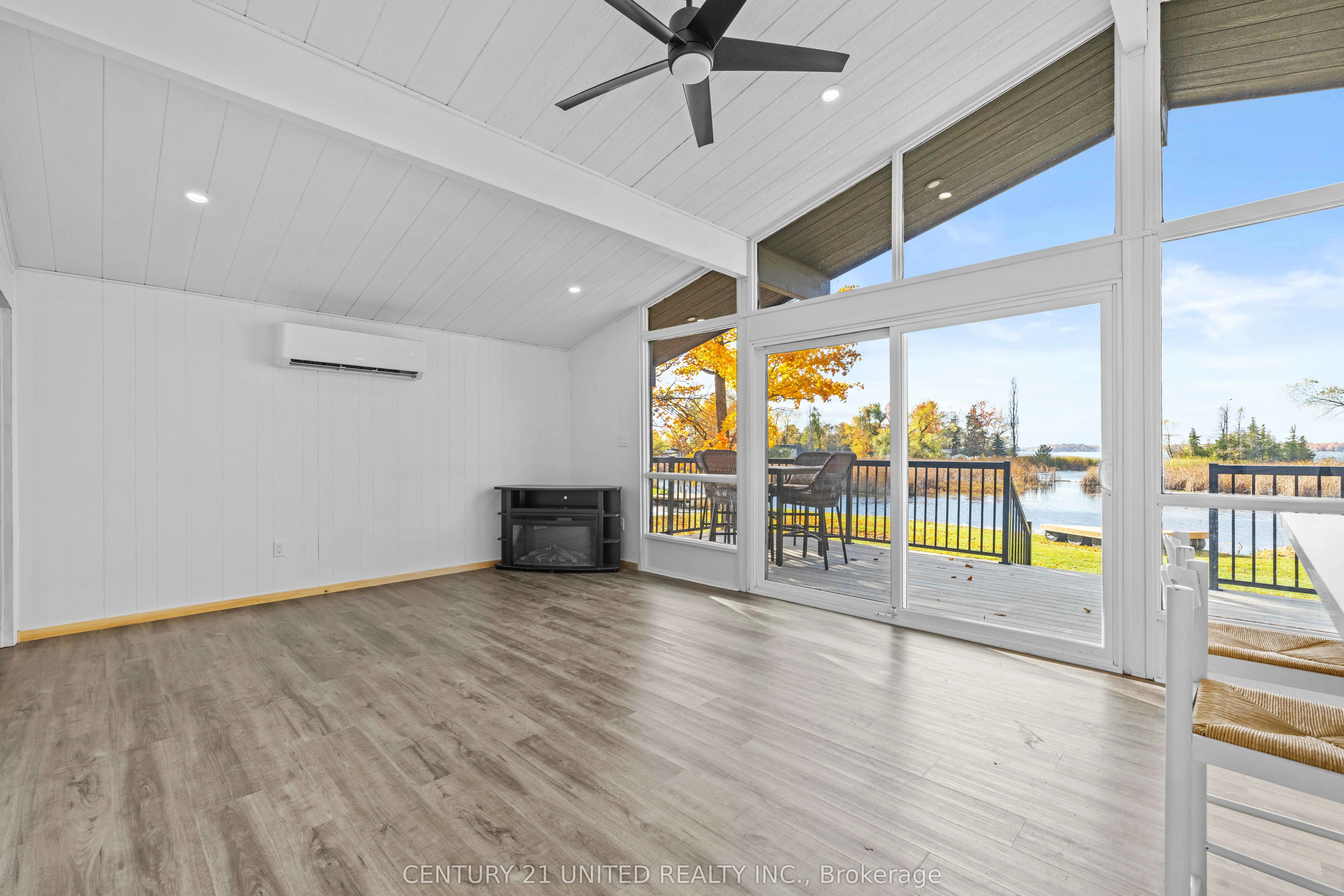 17 Rollie's Bay Road E