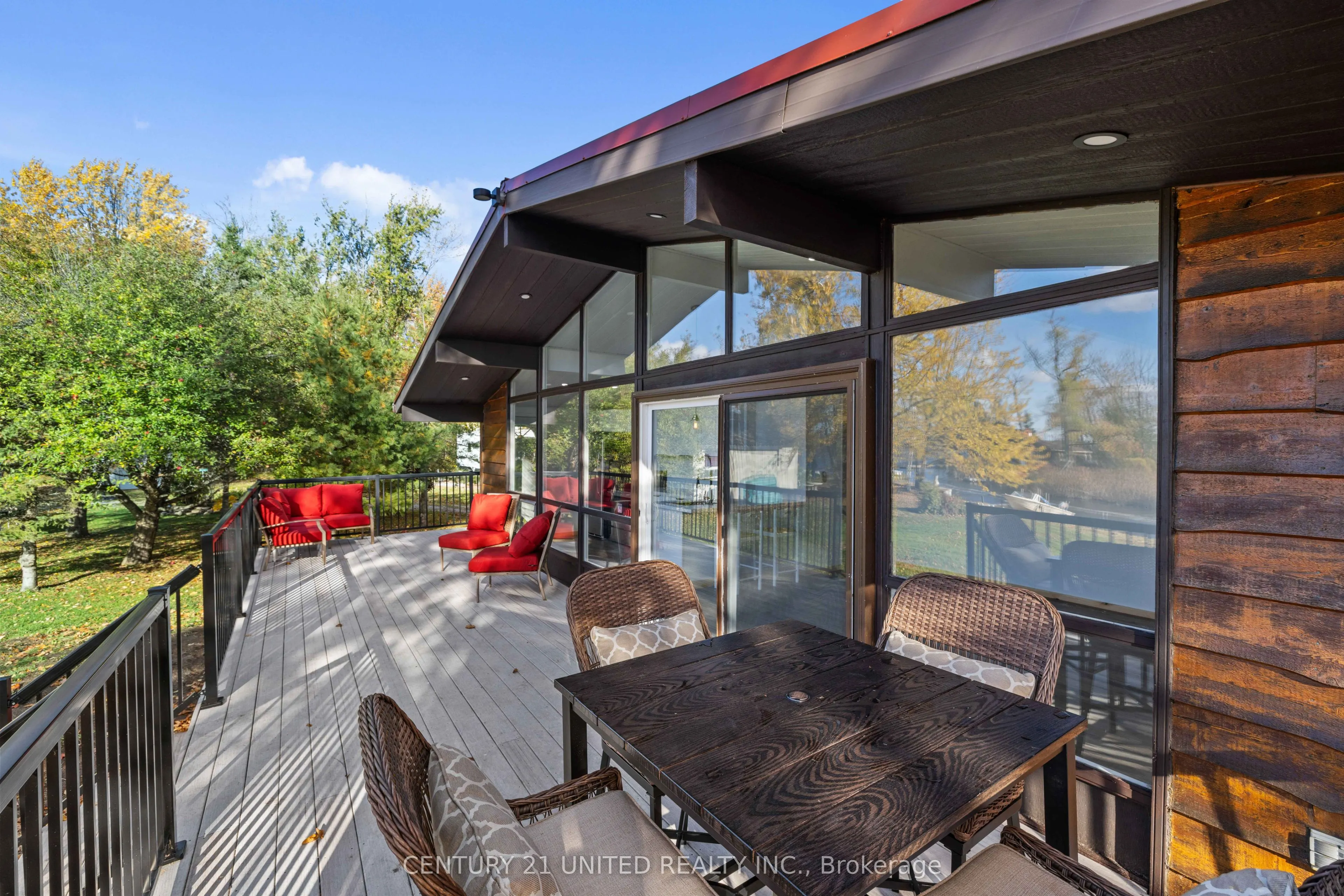 17 Rollie's Bay Road E