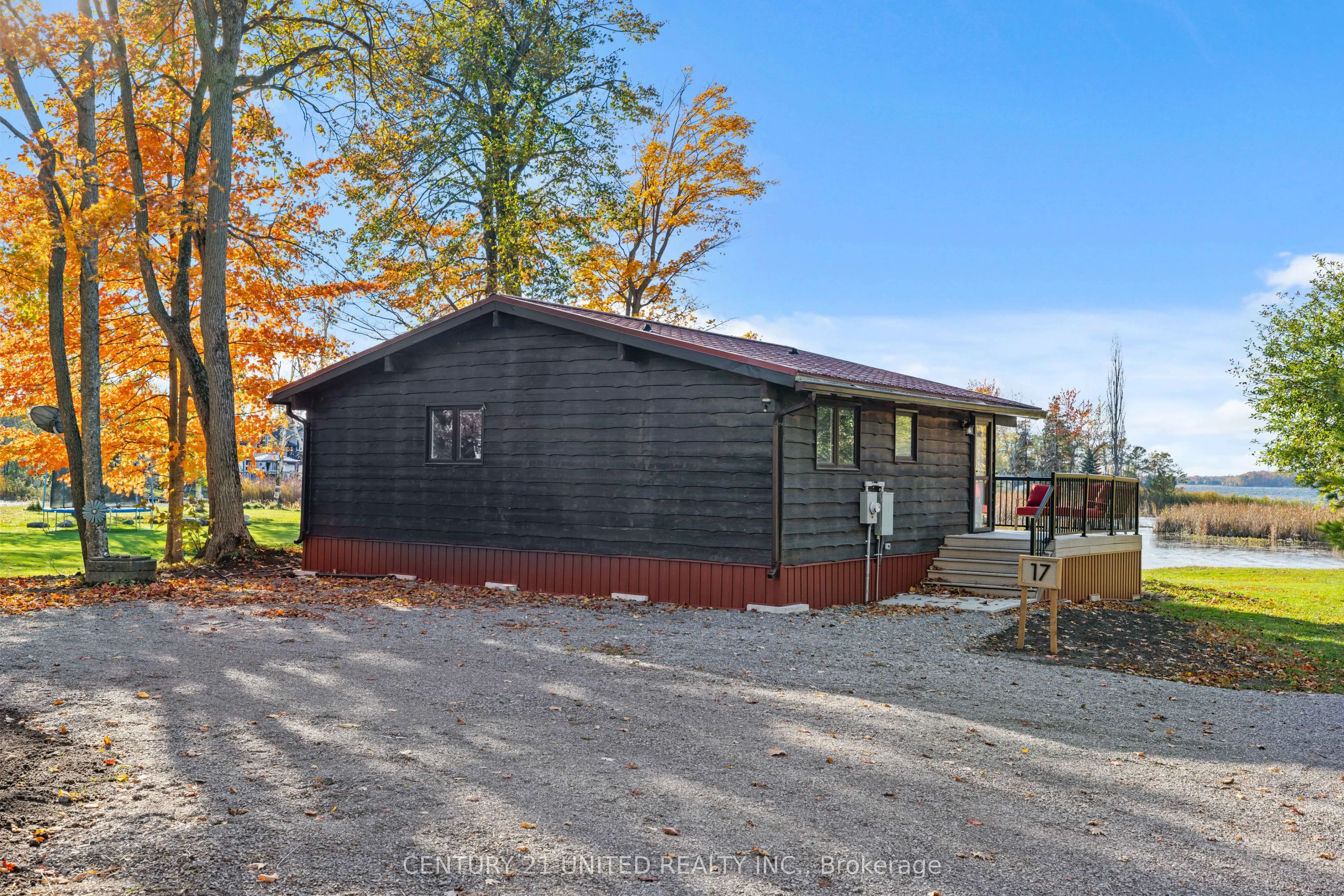 17 Rollie's Bay Road E