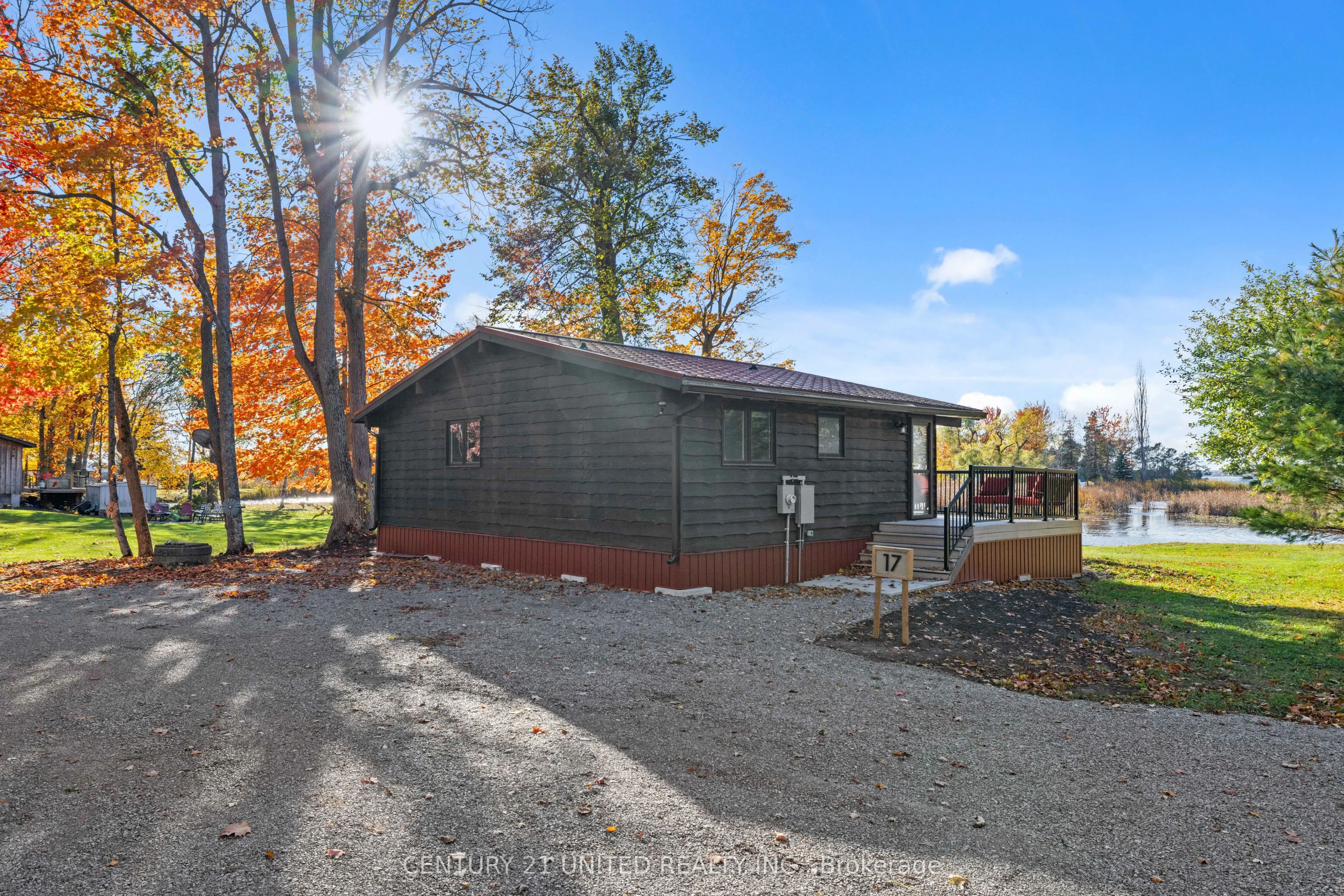 17 Rollie's Bay Road E