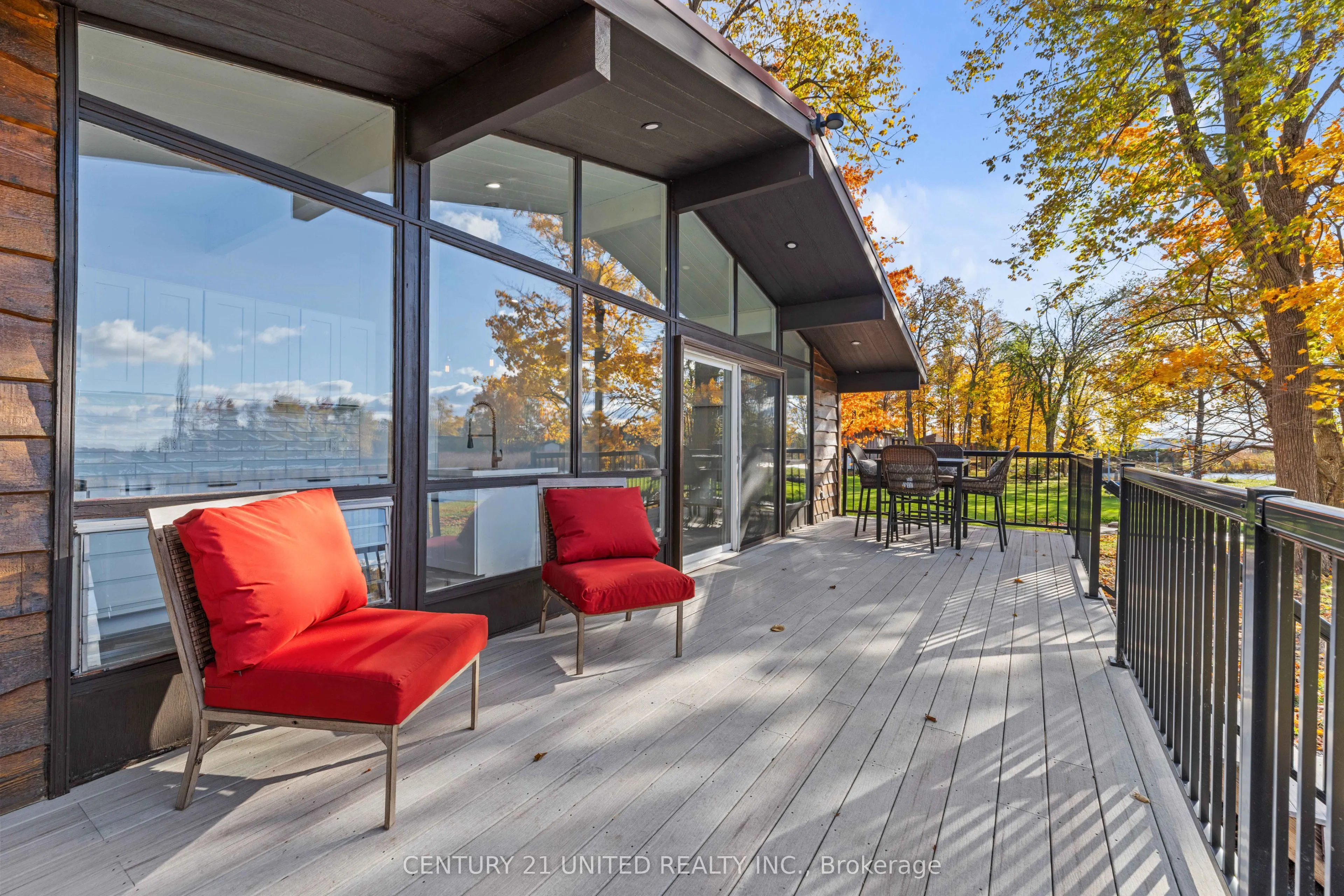 17 Rollie's Bay Road E