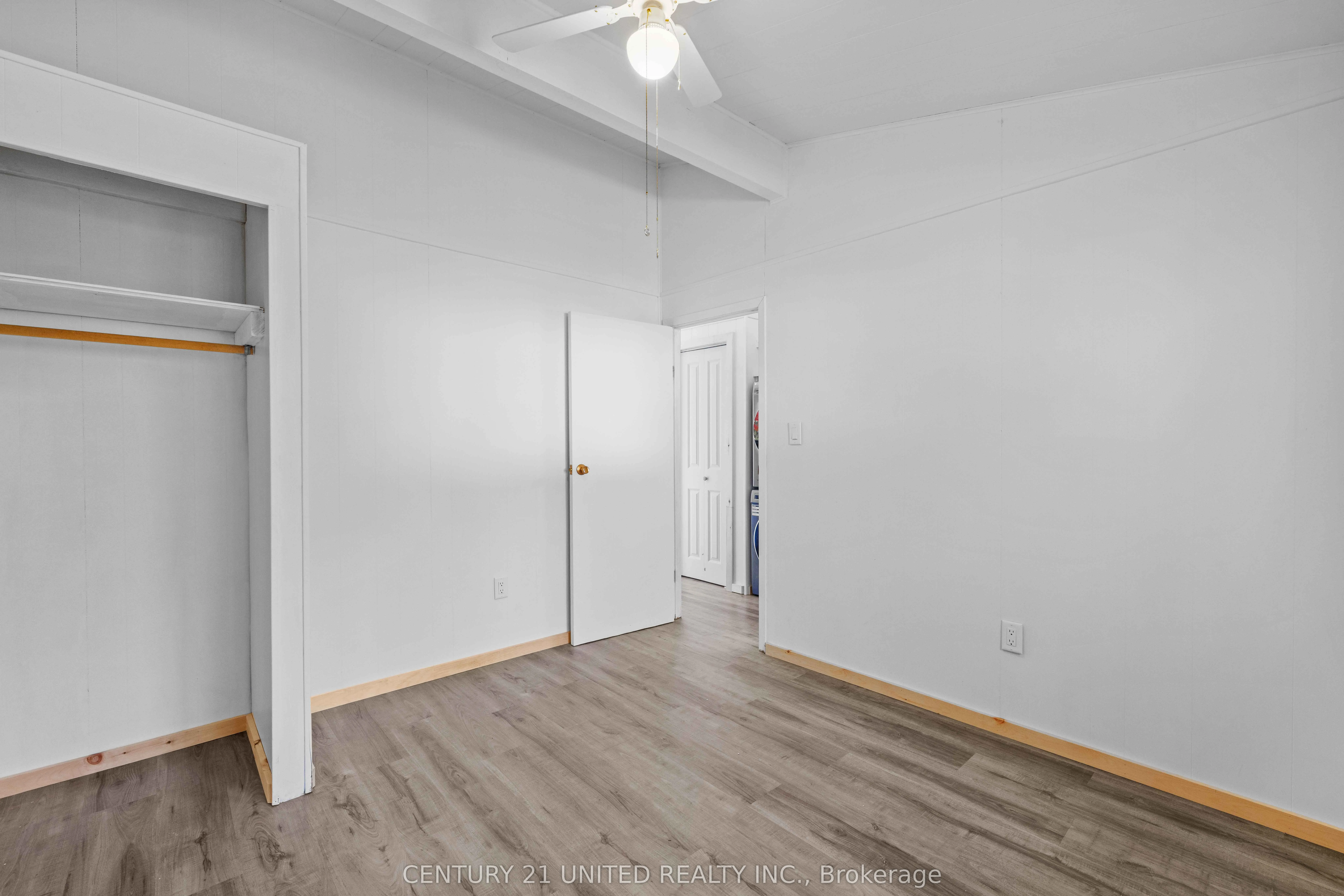 17 Rollie's Bay Road E