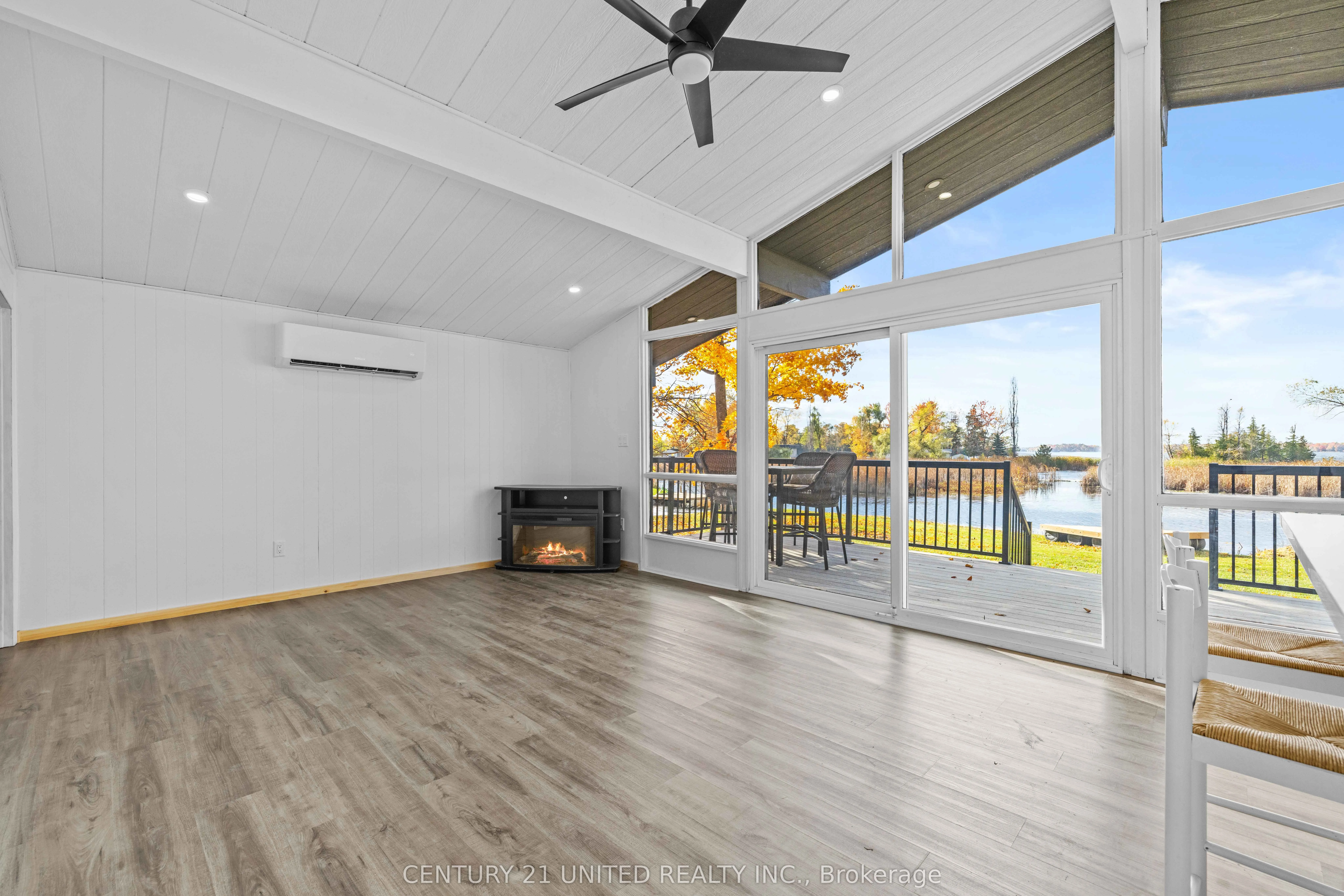 17 Rollie's Bay Road E