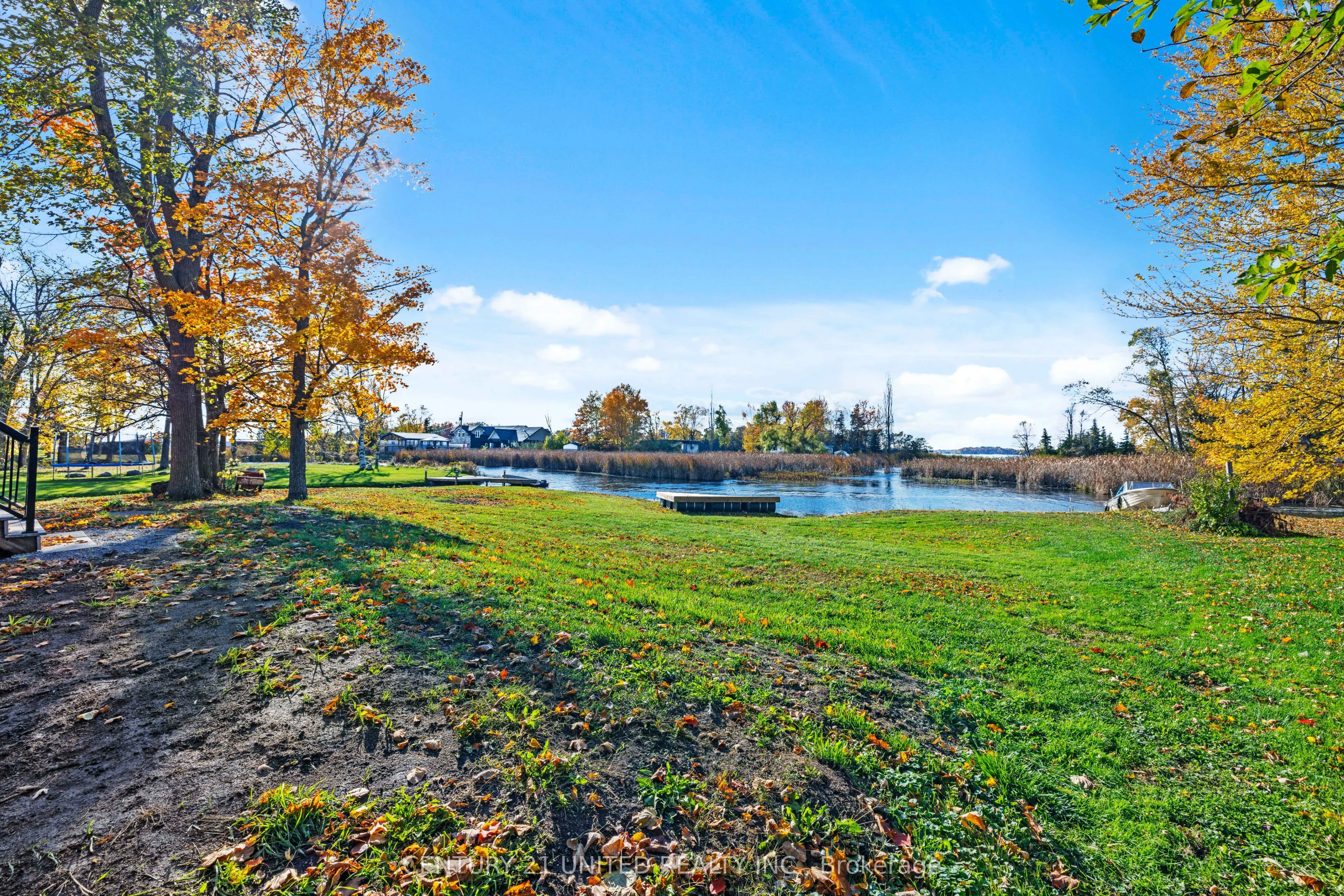 17 Rollie's Bay Road E