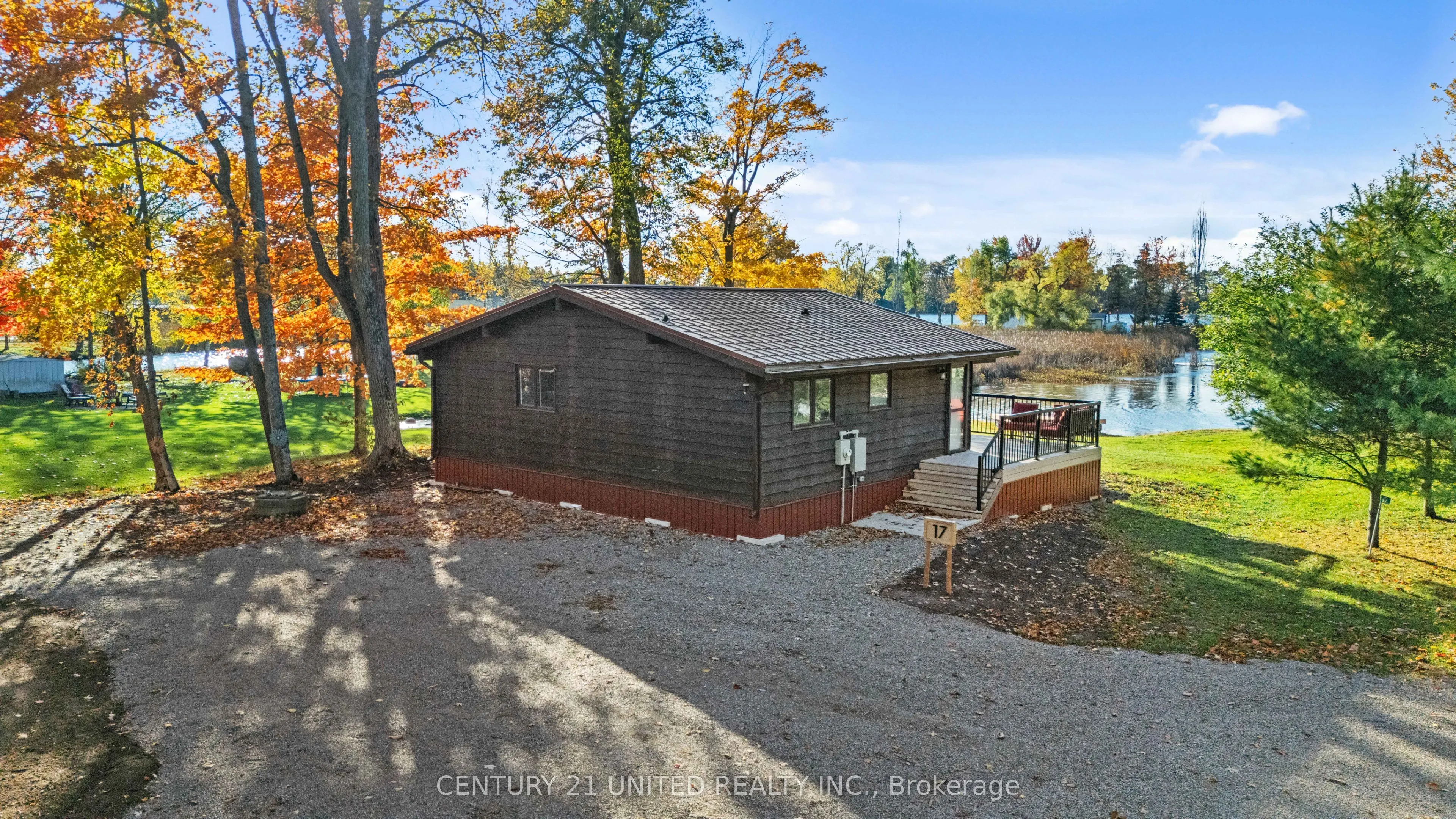 17 Rollie's Bay Road E
