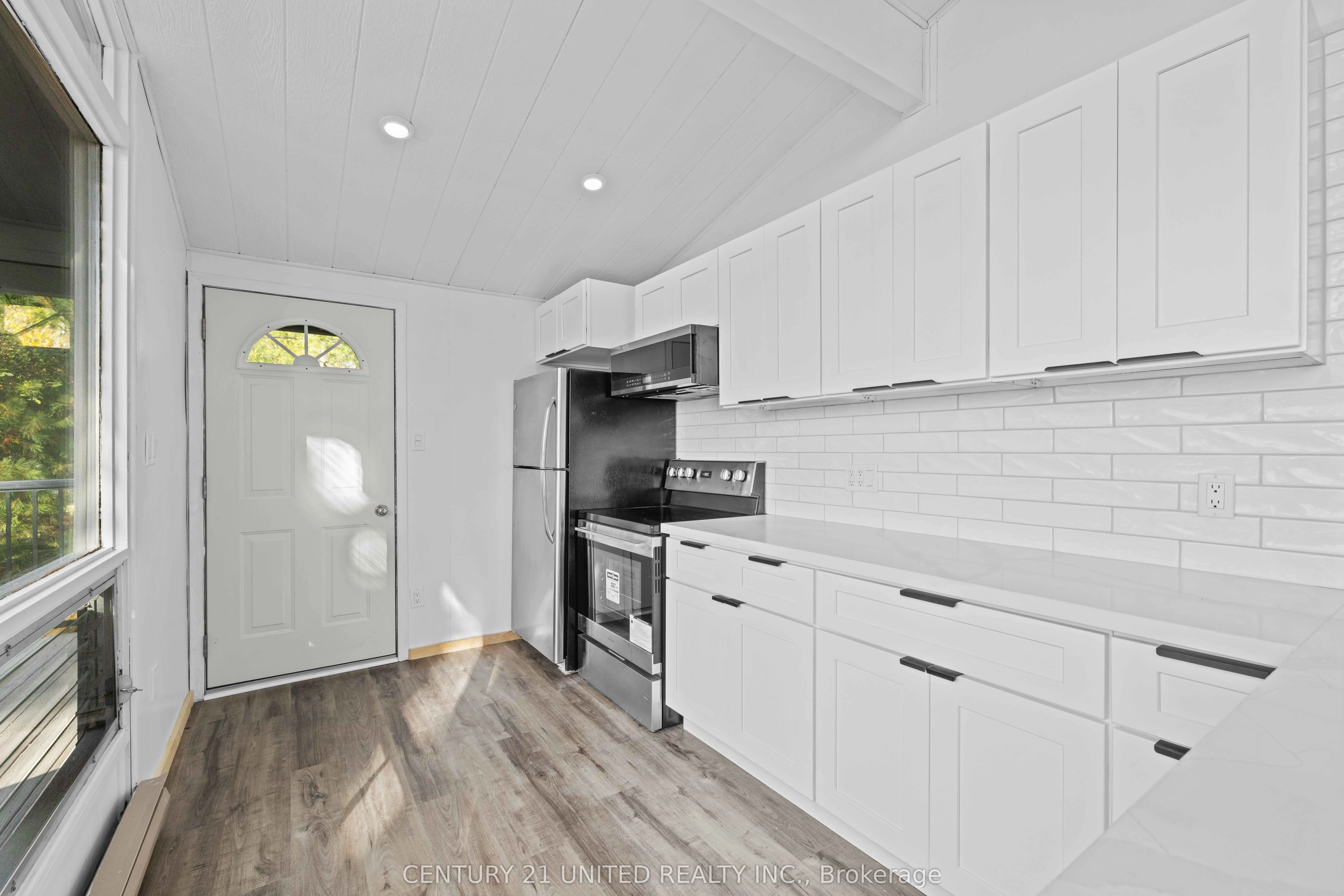 17 Rollie's Bay Road E