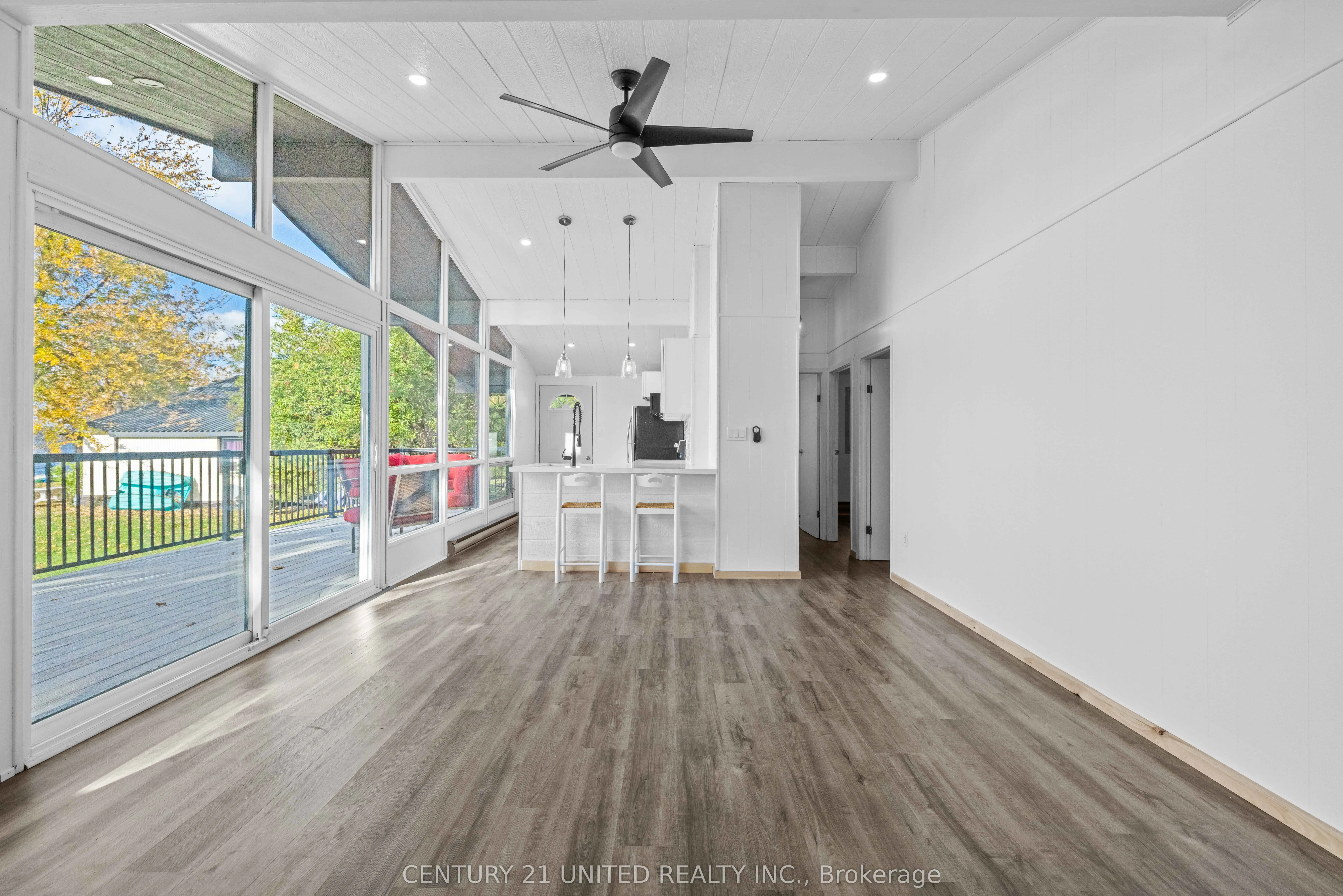 17 Rollie's Bay Road E