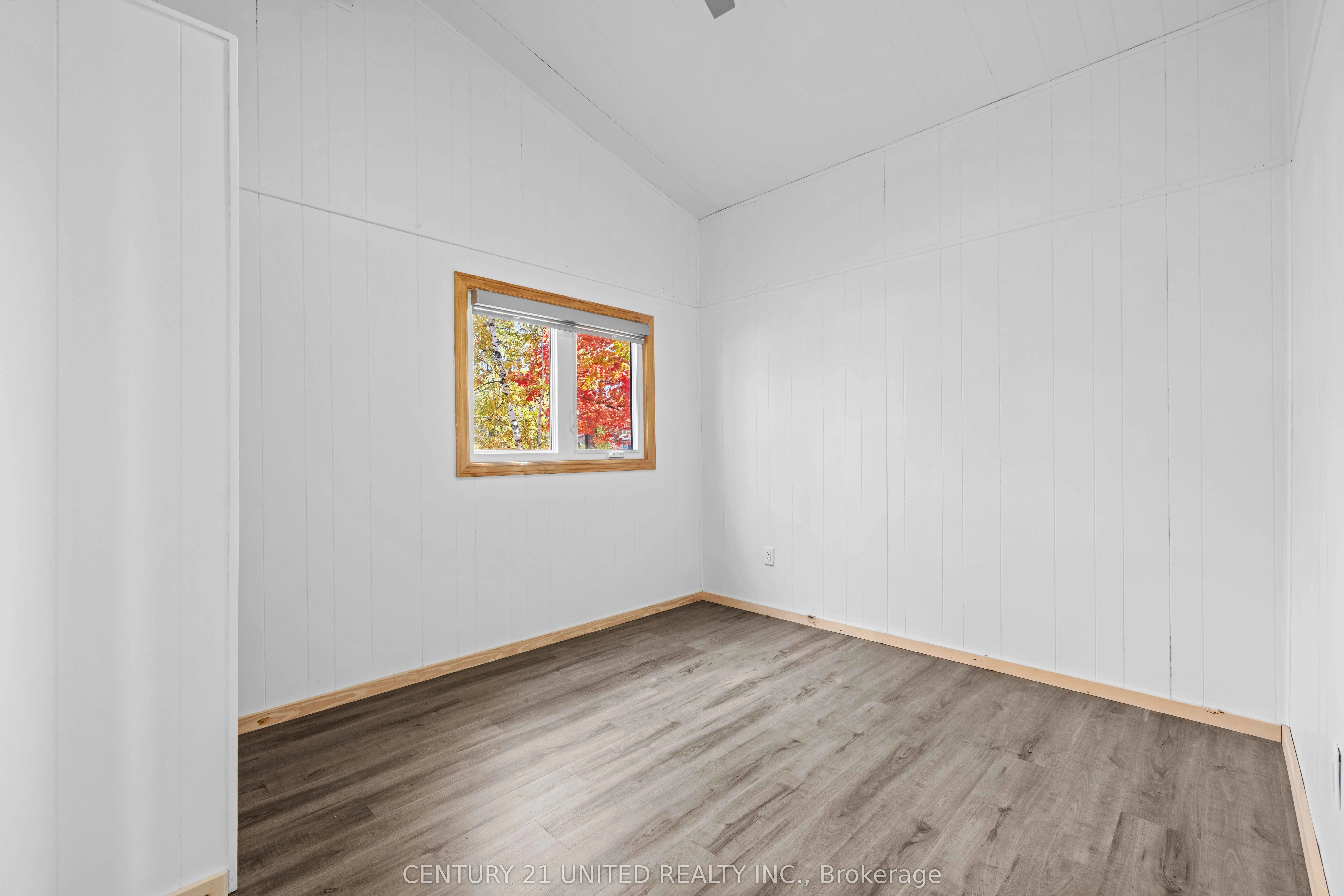 17 Rollie's Bay Road E