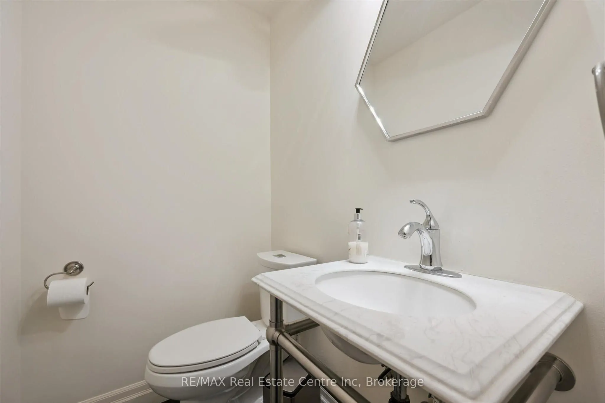 200 WOOLWICH Street, #202