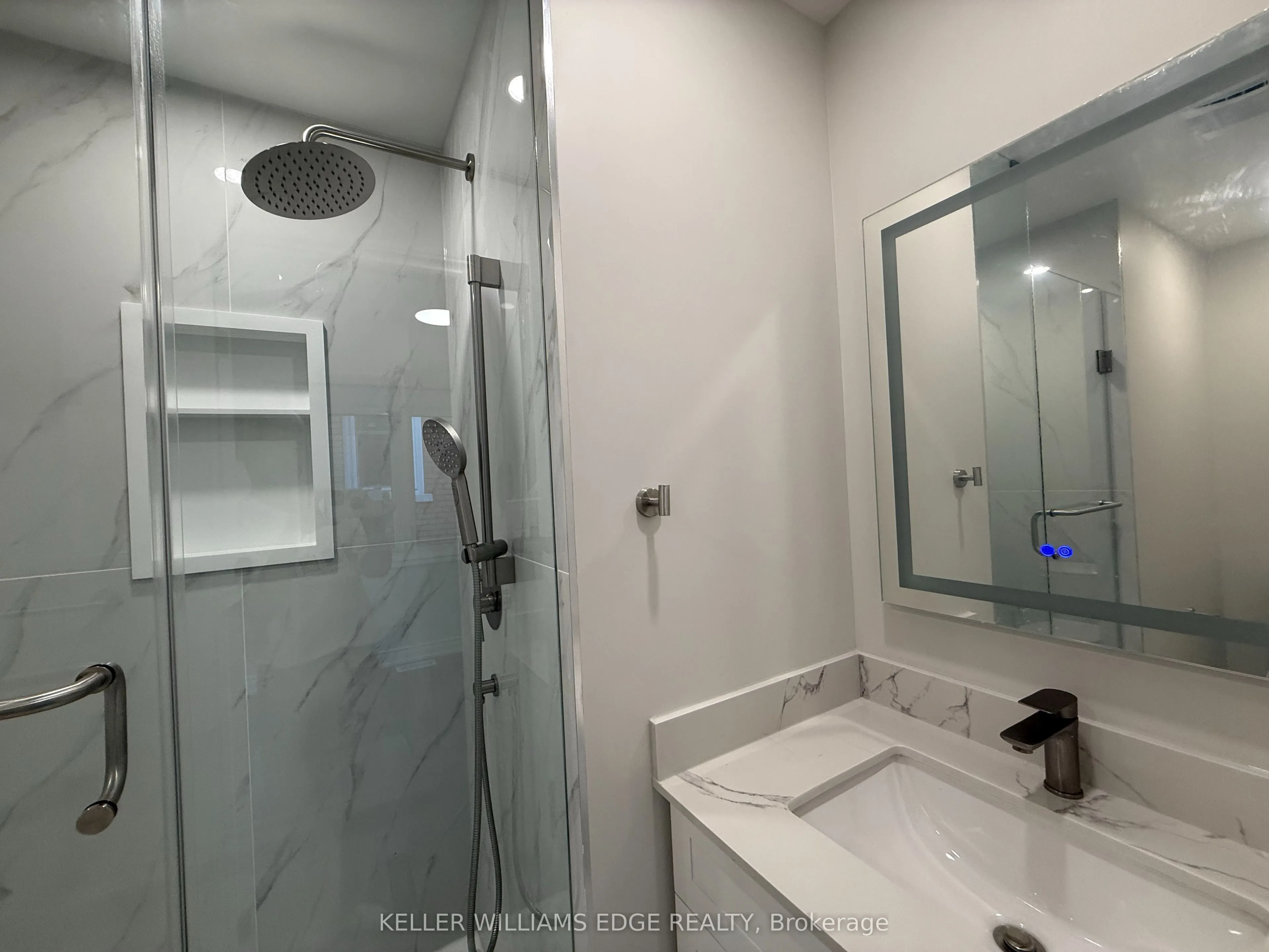 UPPER LEVEL: 87 Peter Street