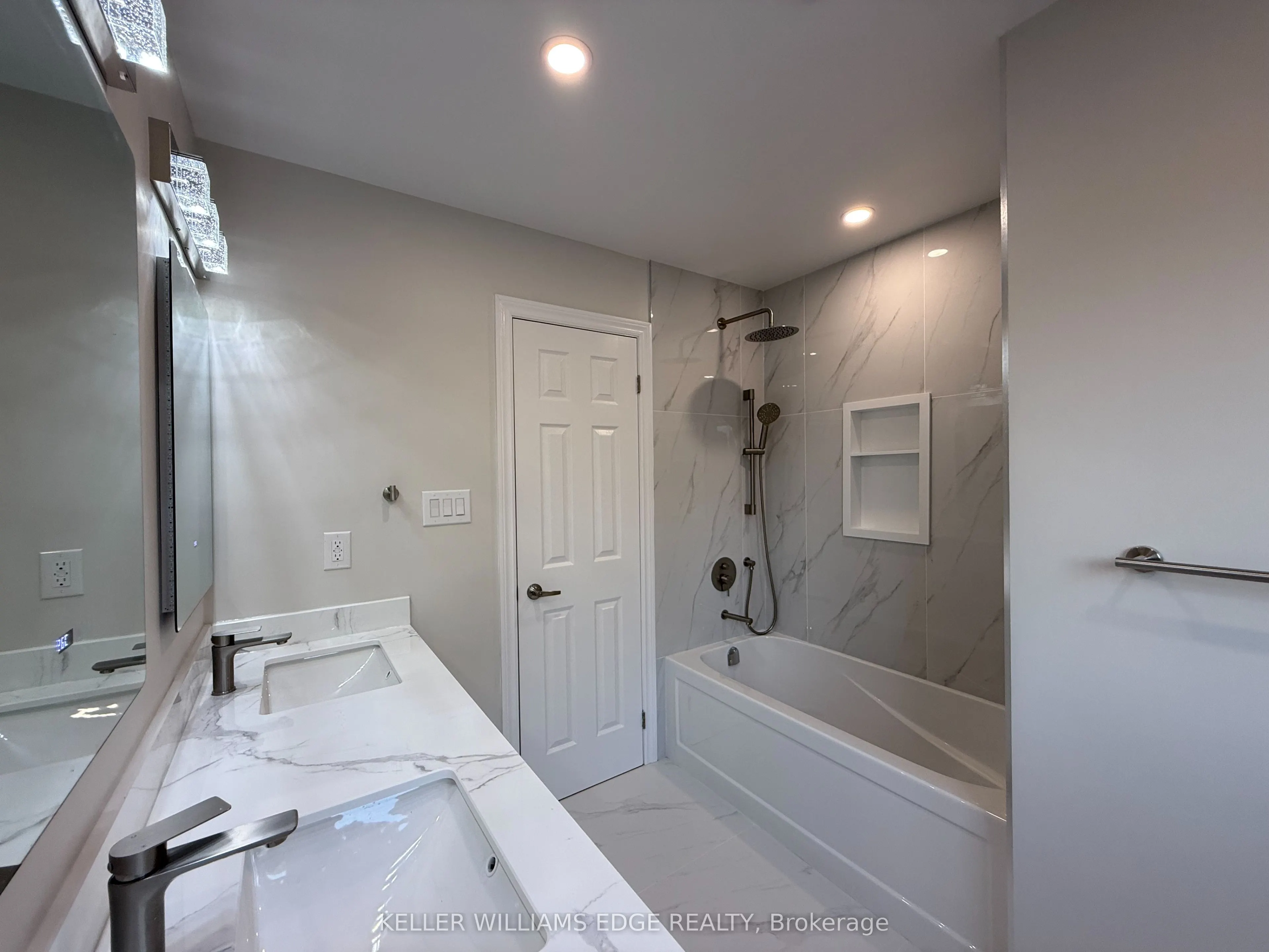 UPPER LEVEL: 87 Peter Street