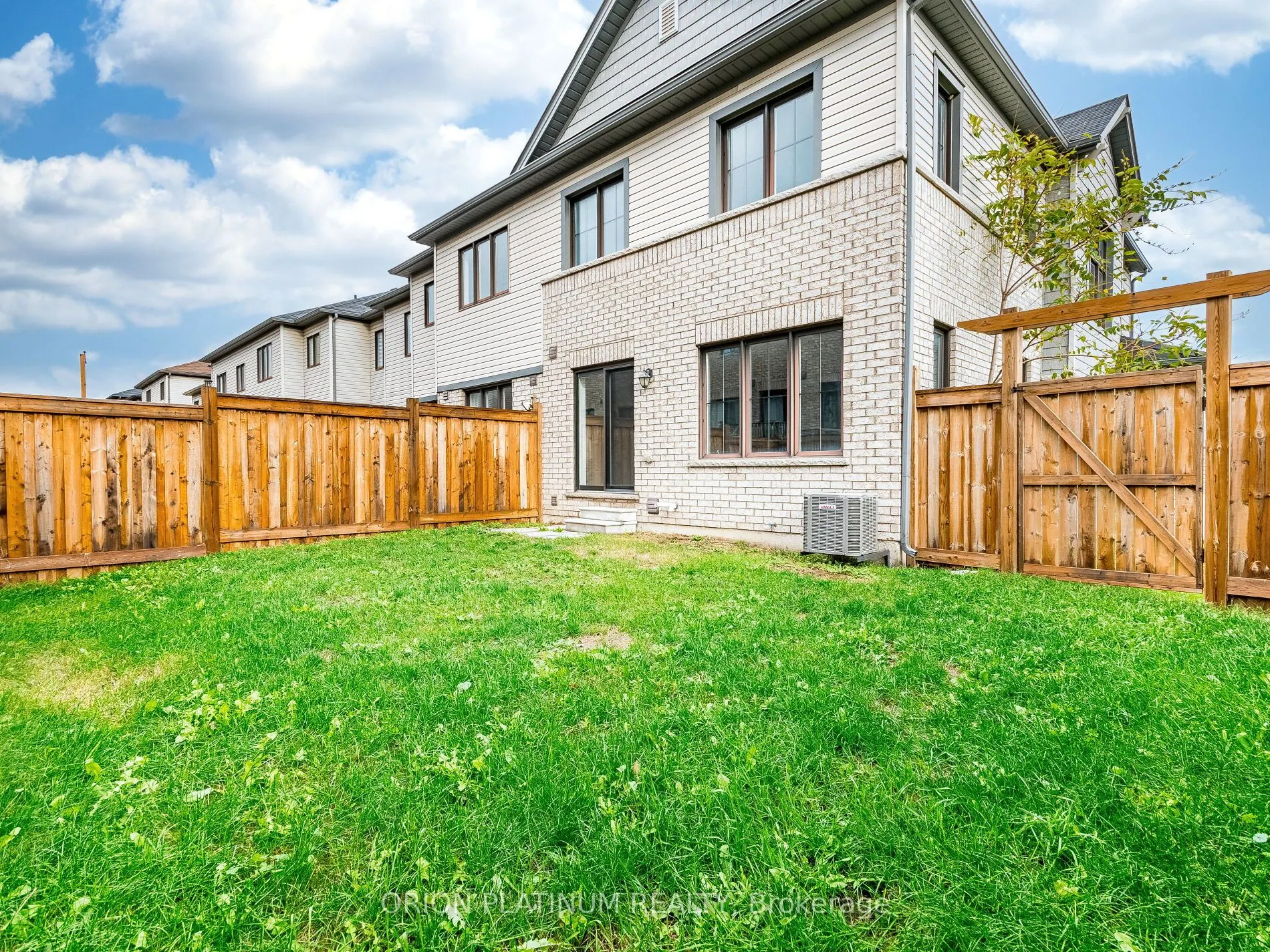 135 Pagebrook Crescent