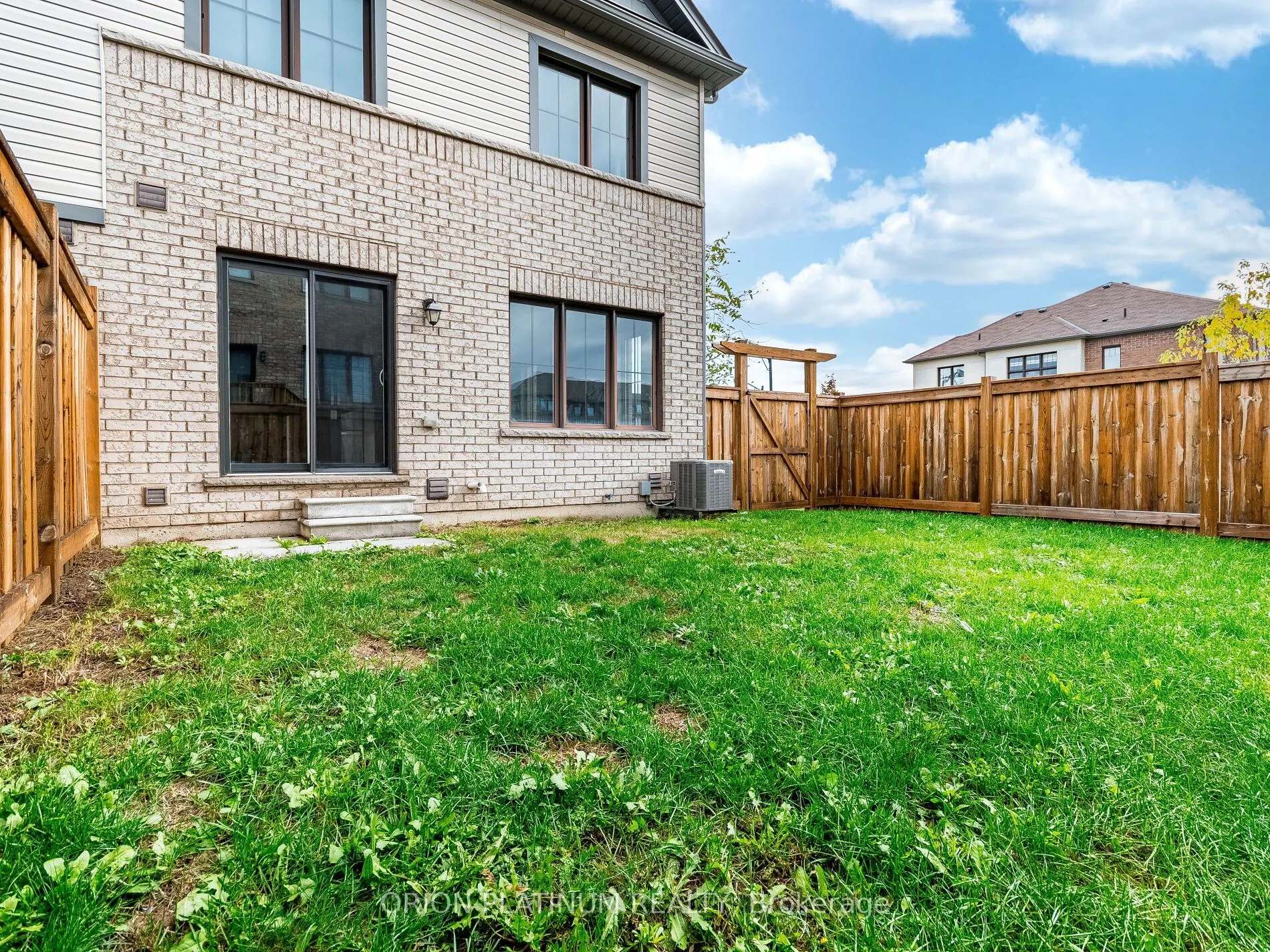 135 Pagebrook Crescent