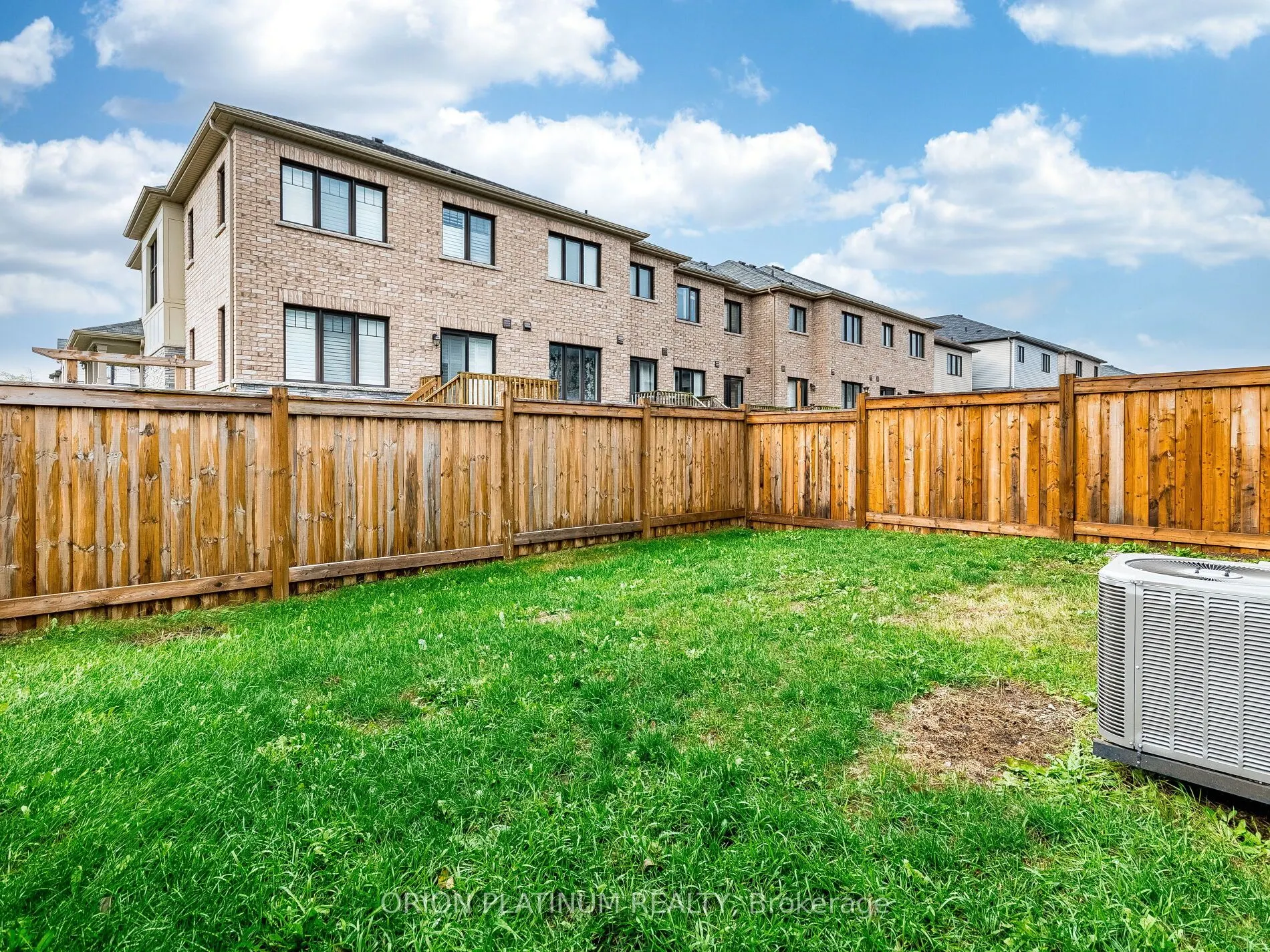 135 Pagebrook Crescent