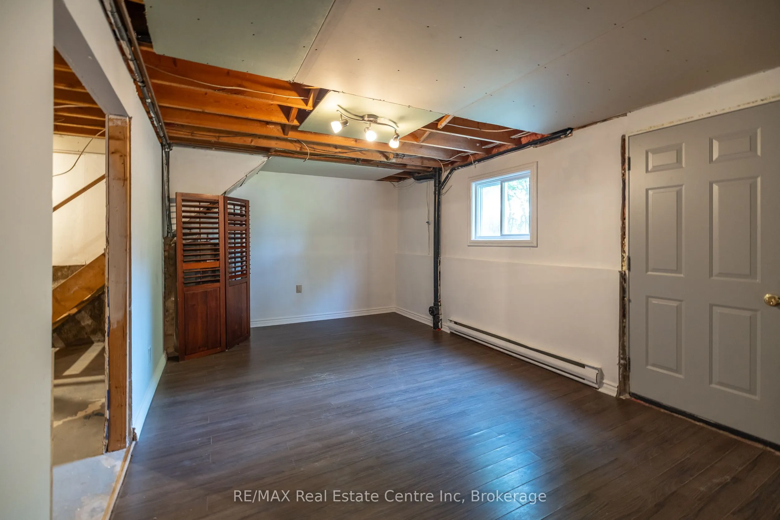 407 Main Street S