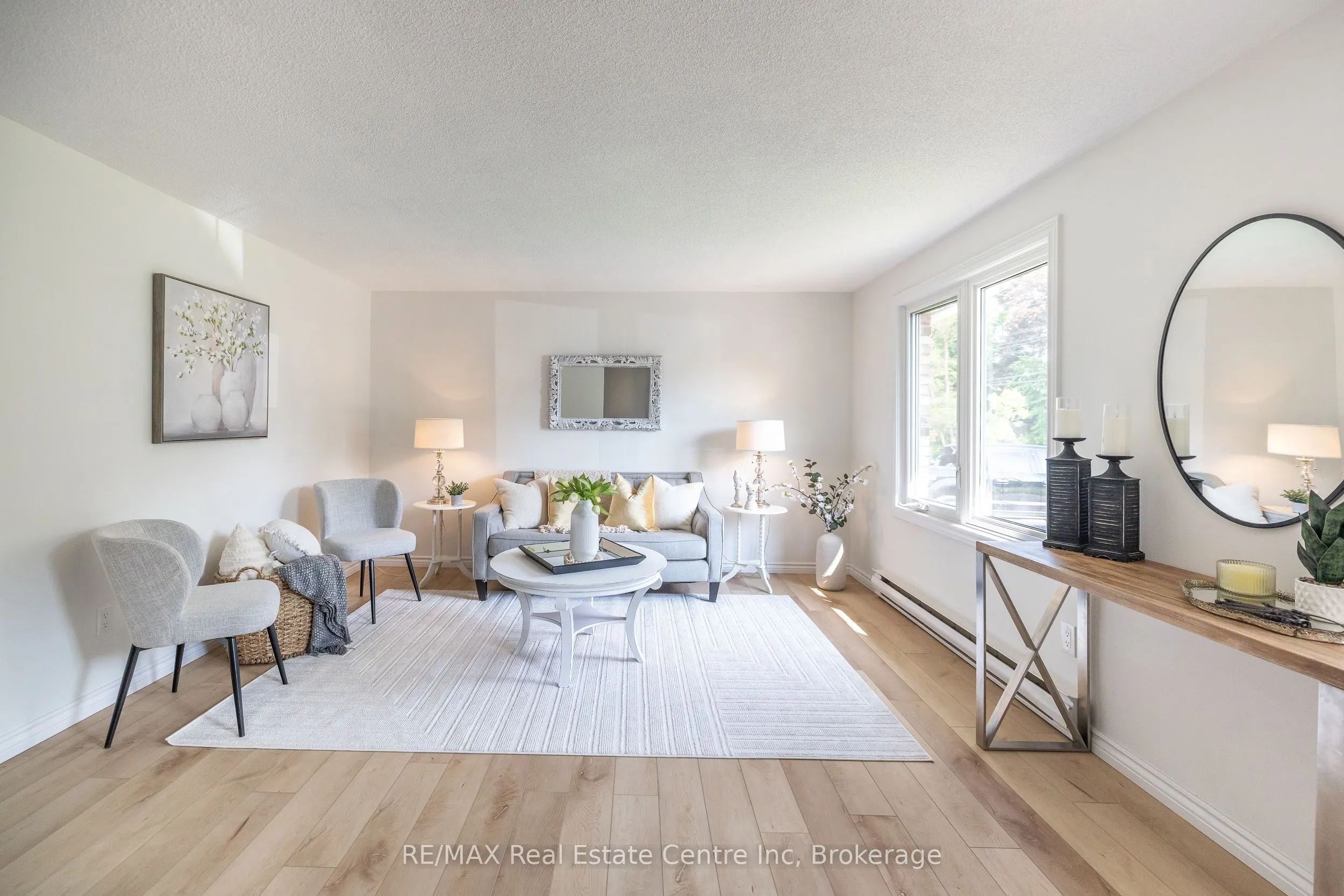 407 Main Street S
