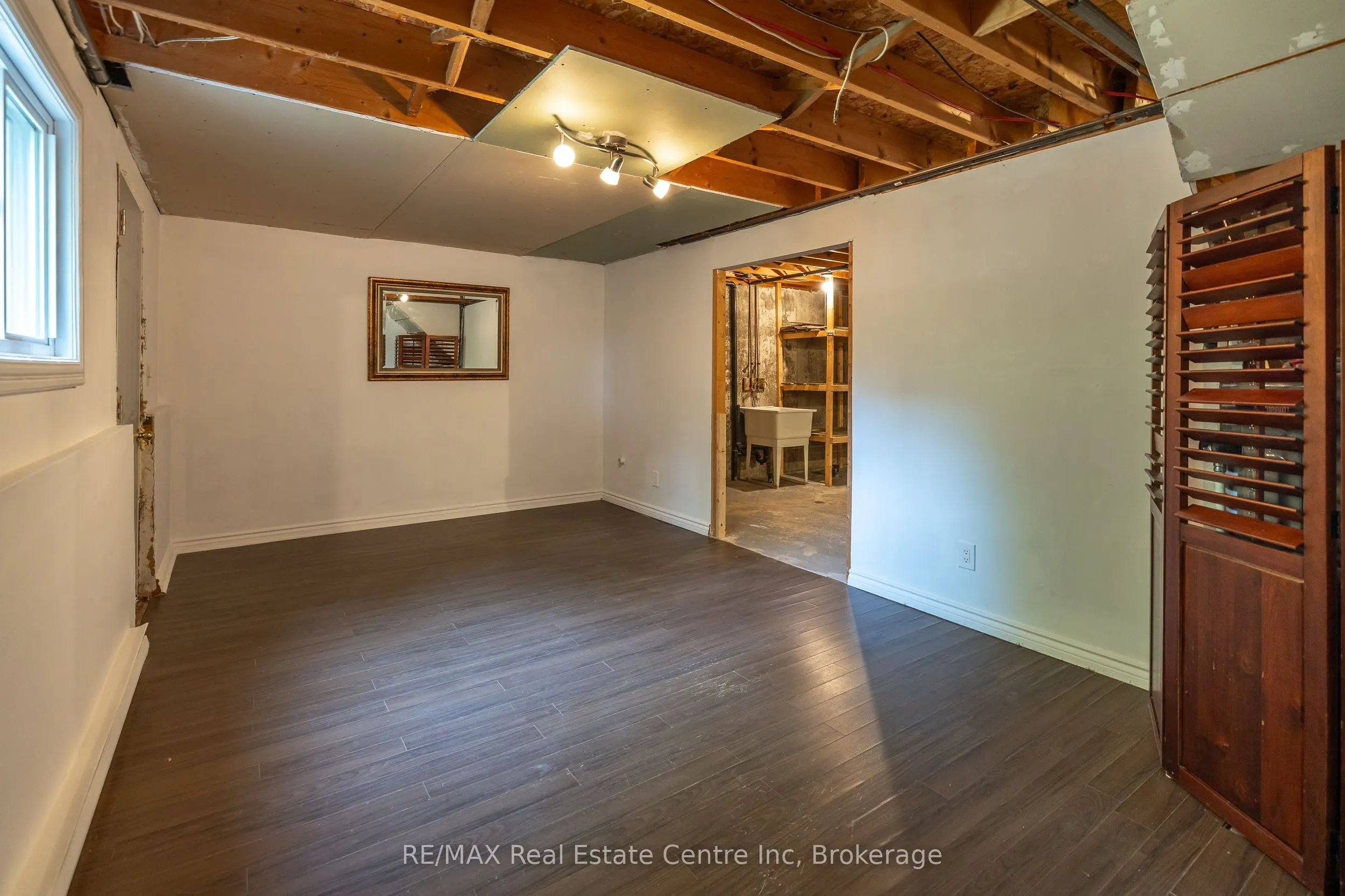 407 Main Street S