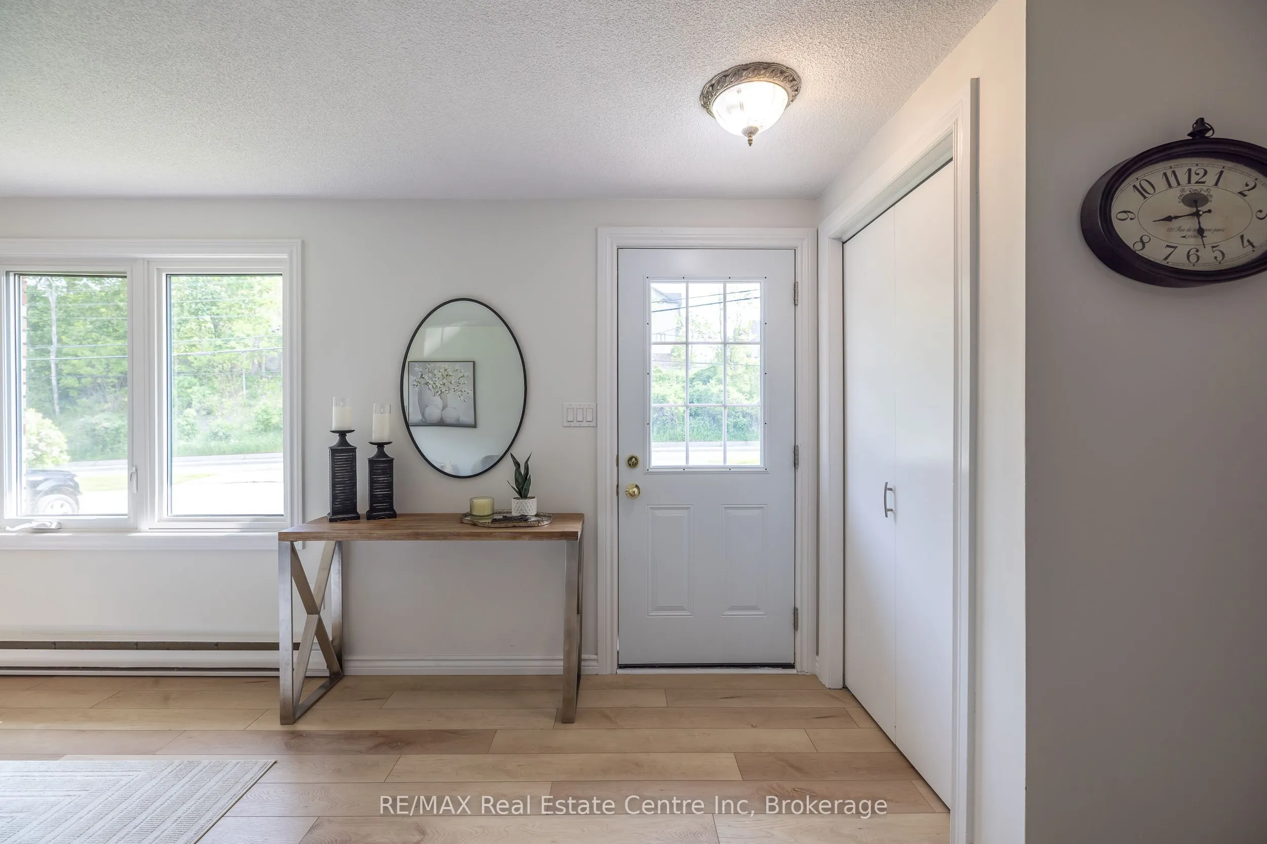 407 Main Street S