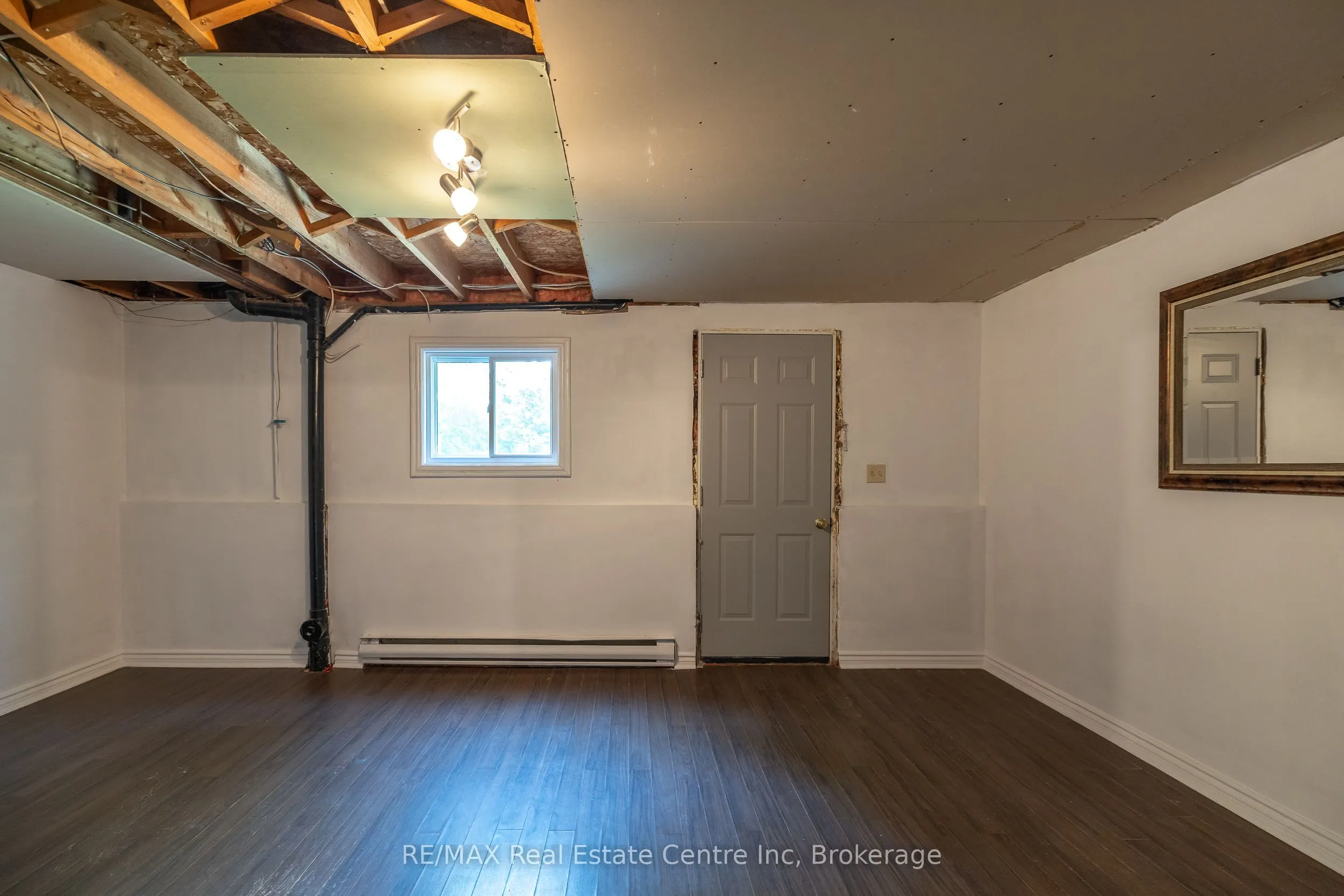 407 Main Street S
