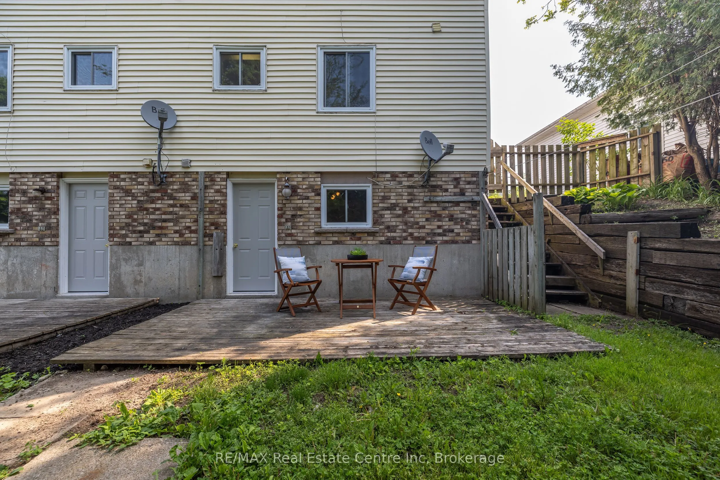 407 Main Street S