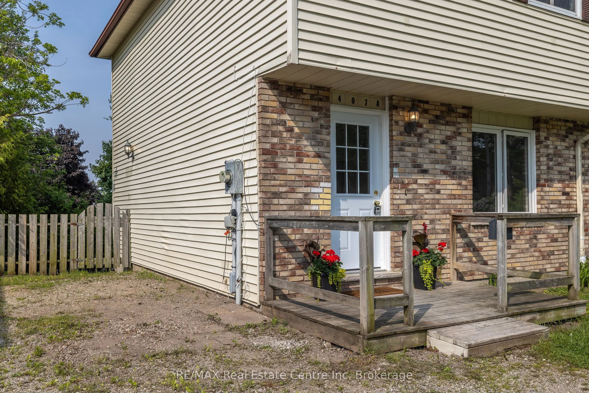 407 Main Street S