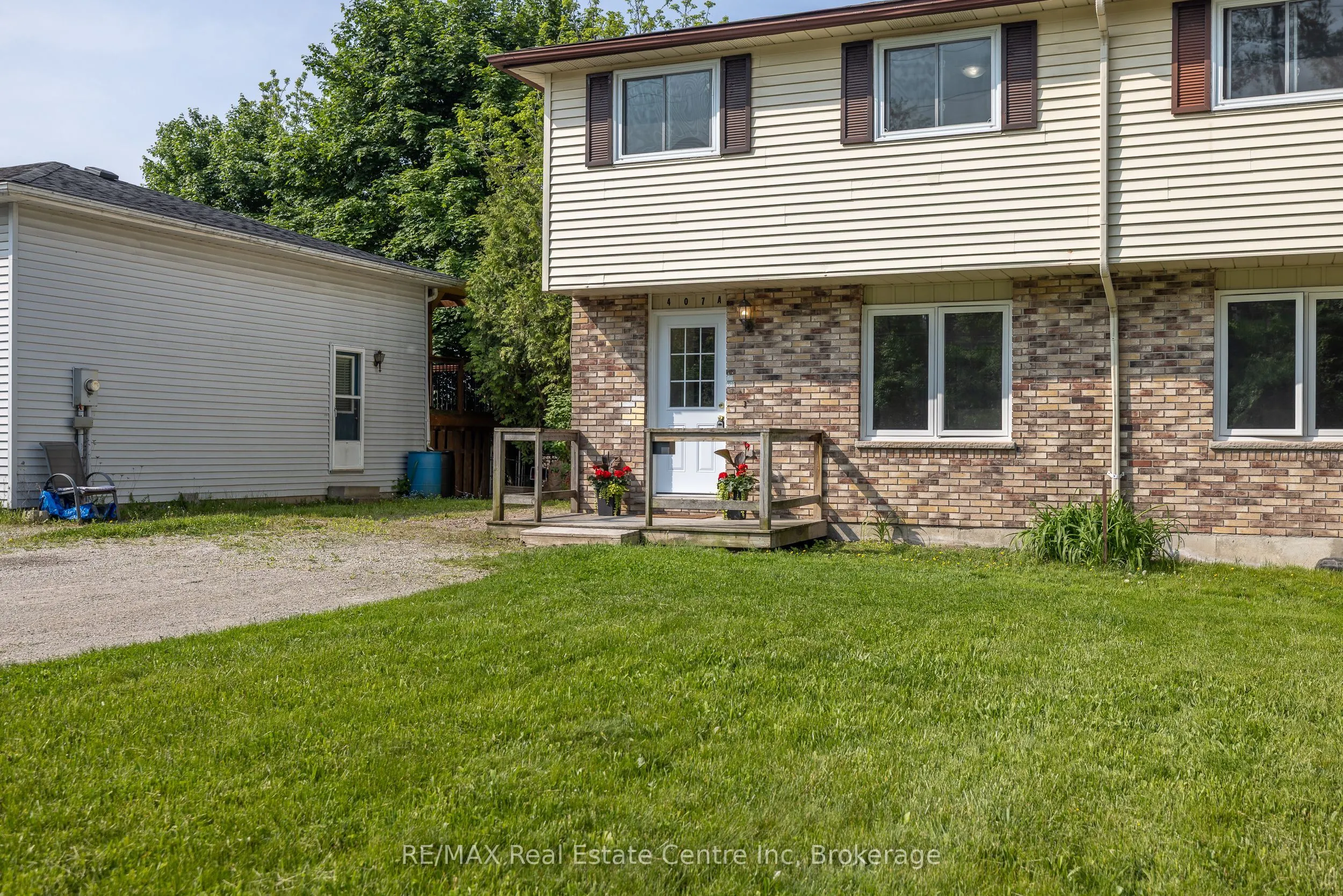 407 Main Street S