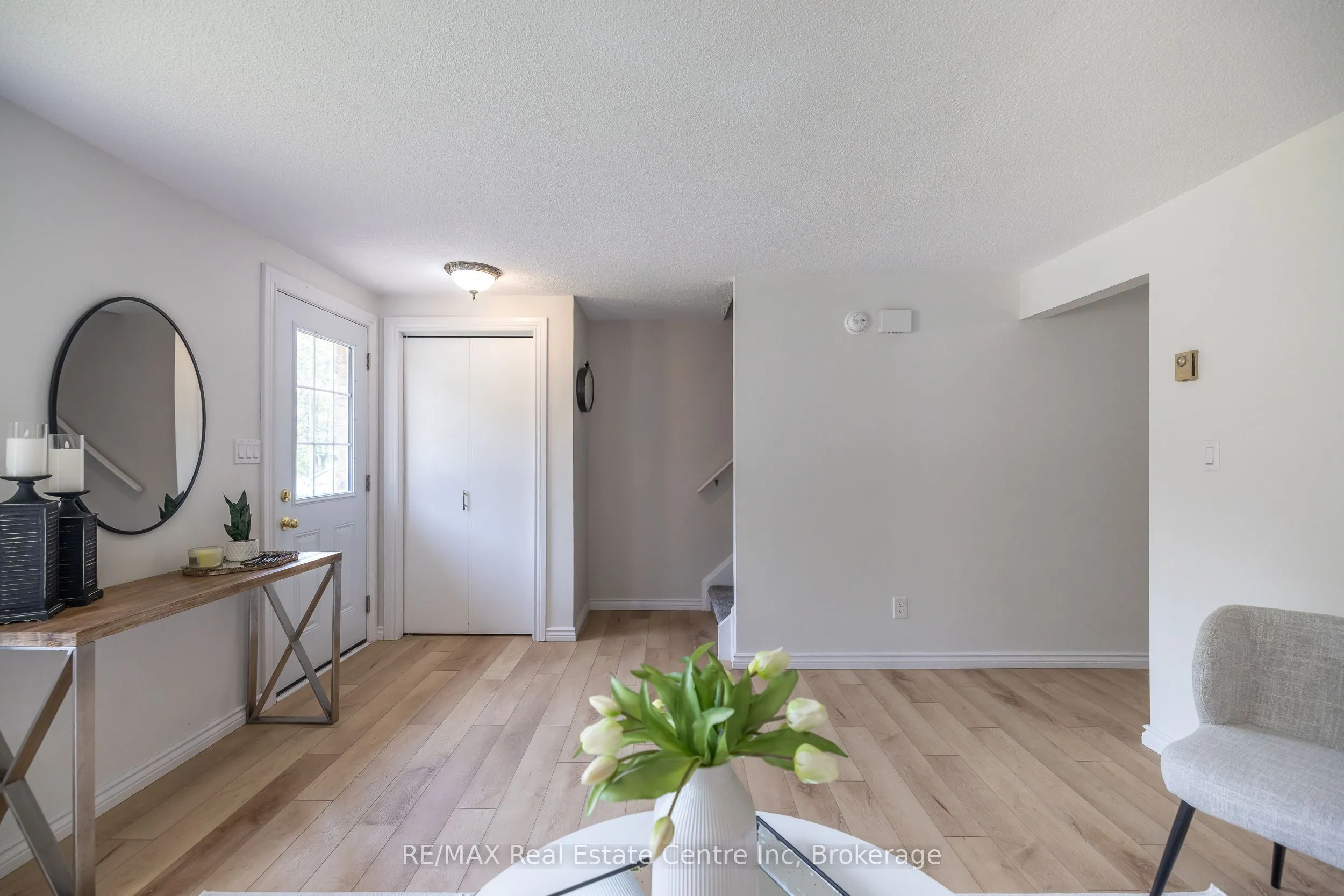 407 Main Street S