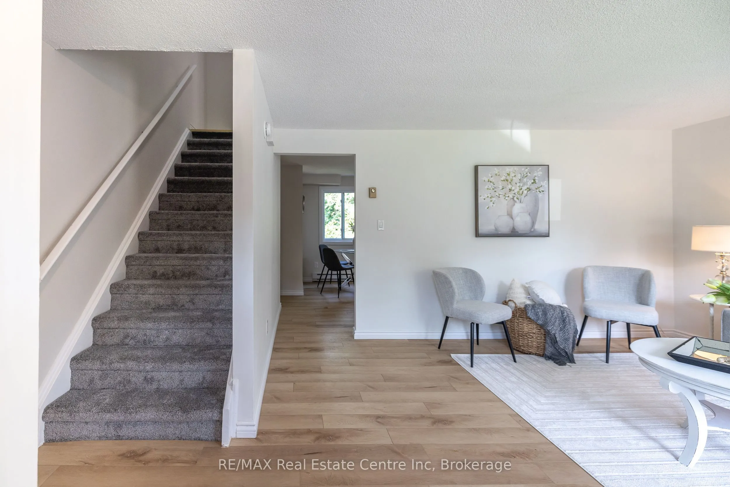 407 Main Street S