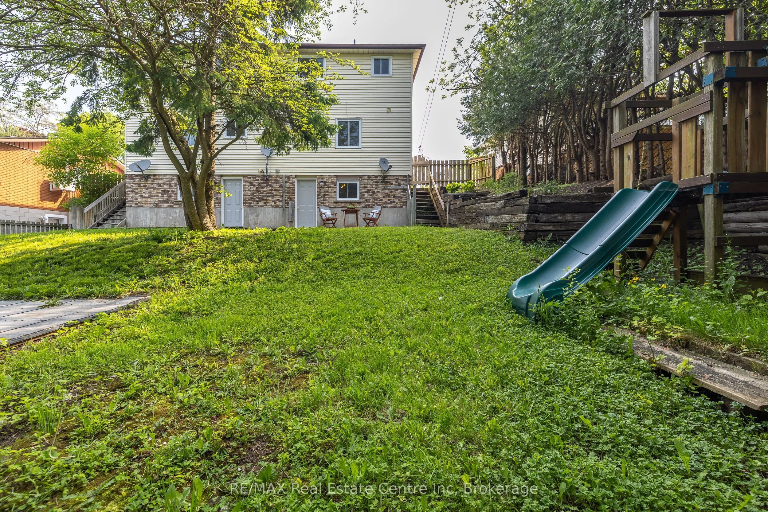 407 Main Street S