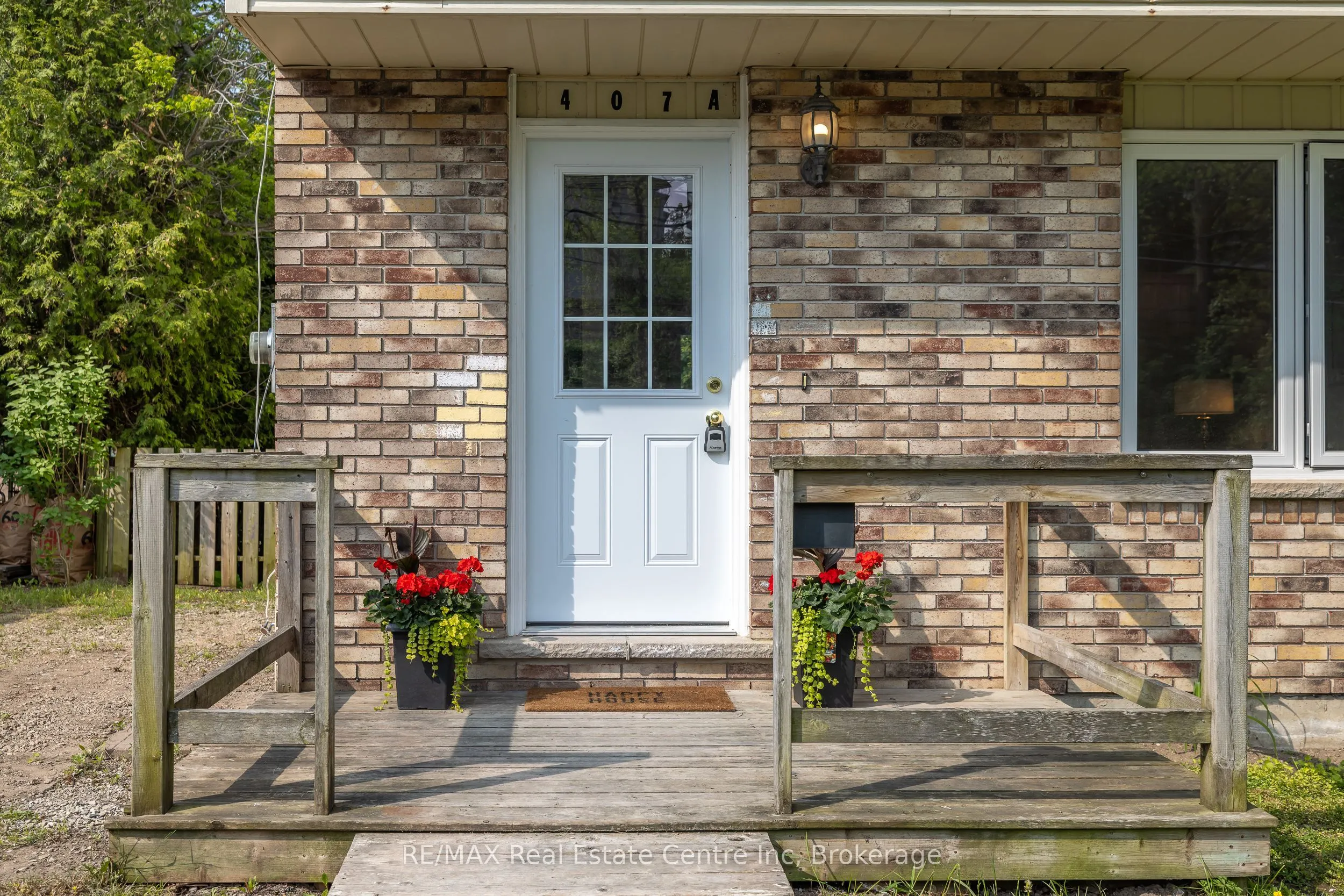 407 Main Street S