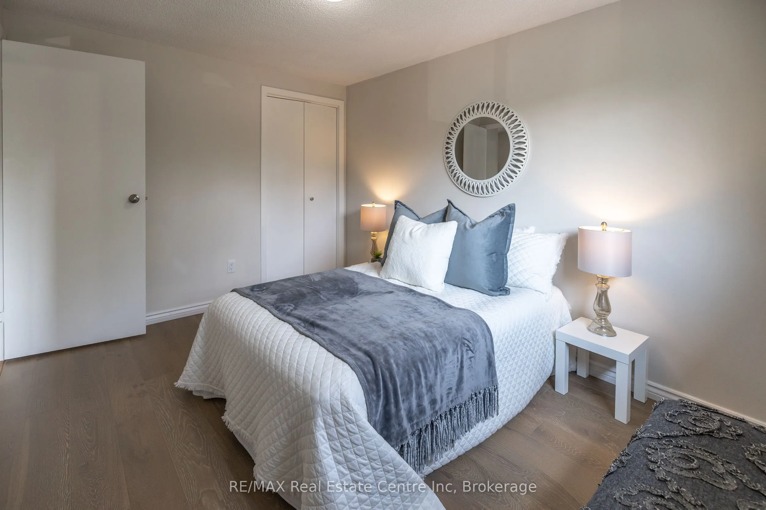 407 Main Street S