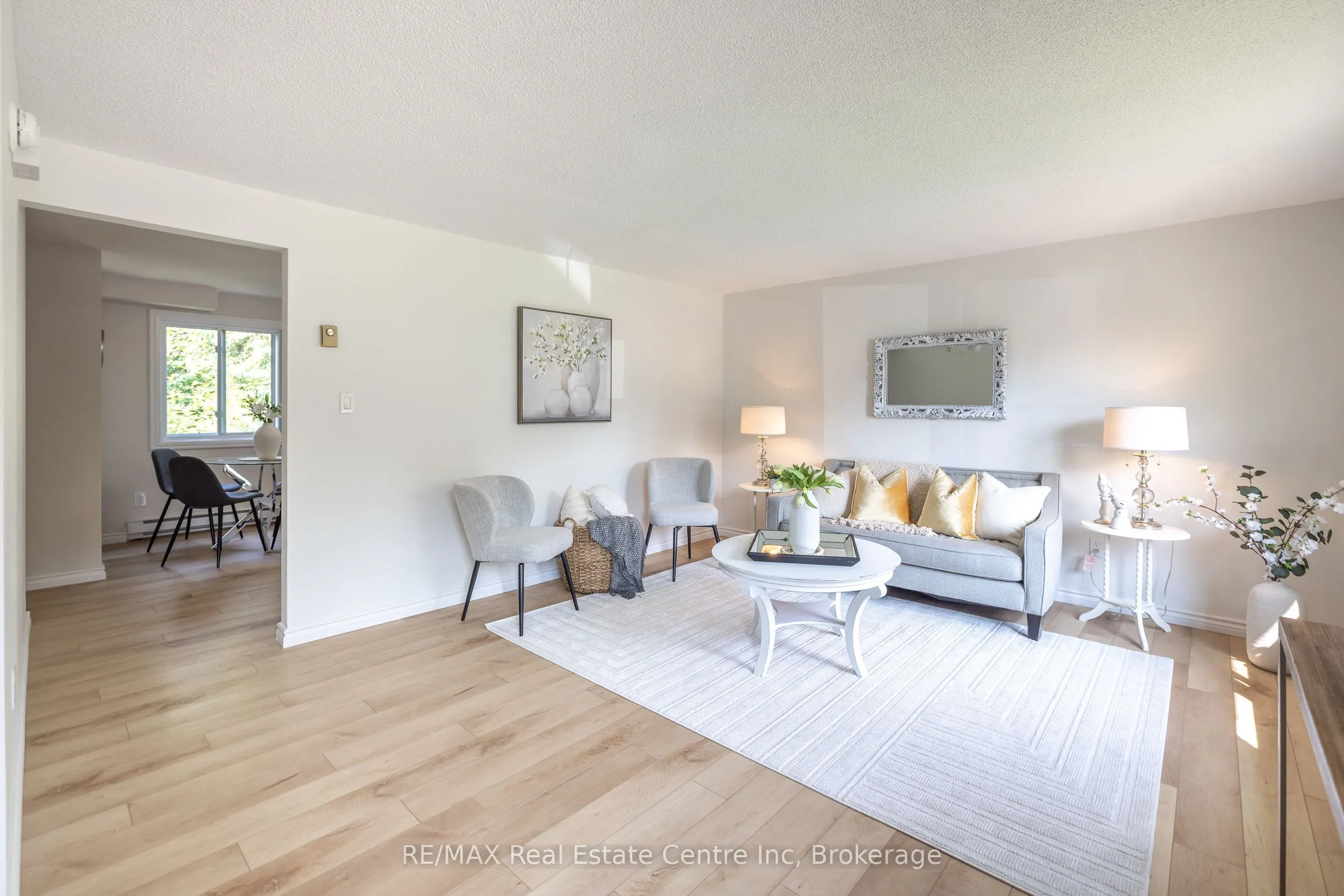 407 Main Street S