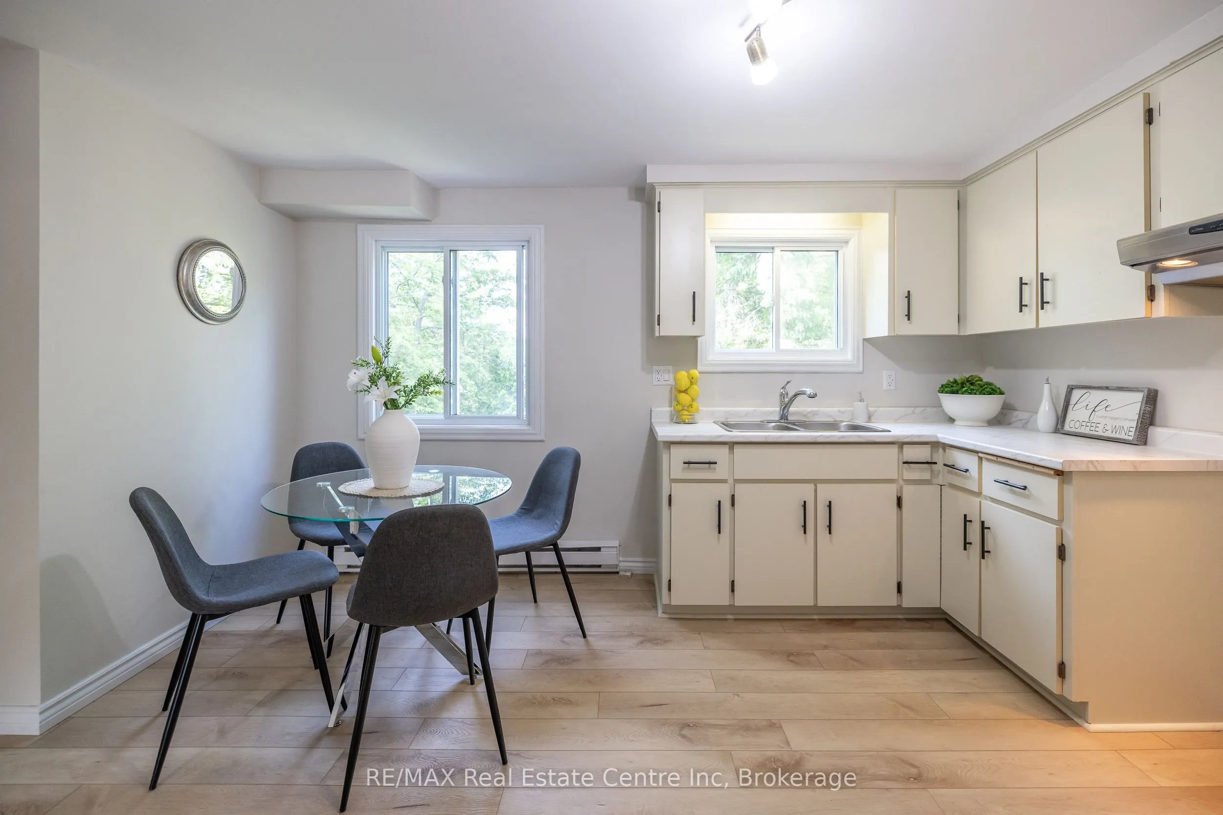 407 Main Street S