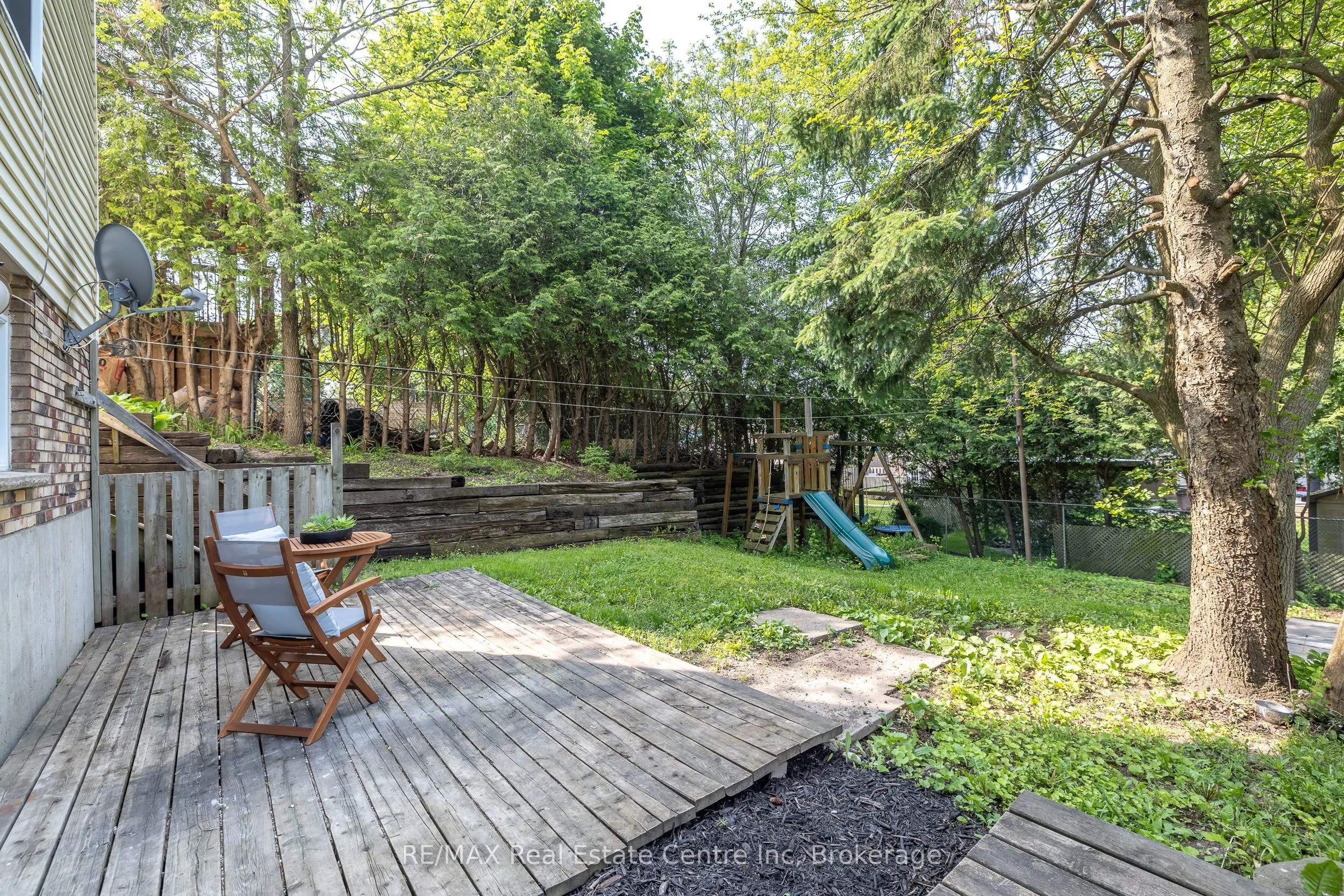 407 Main Street S