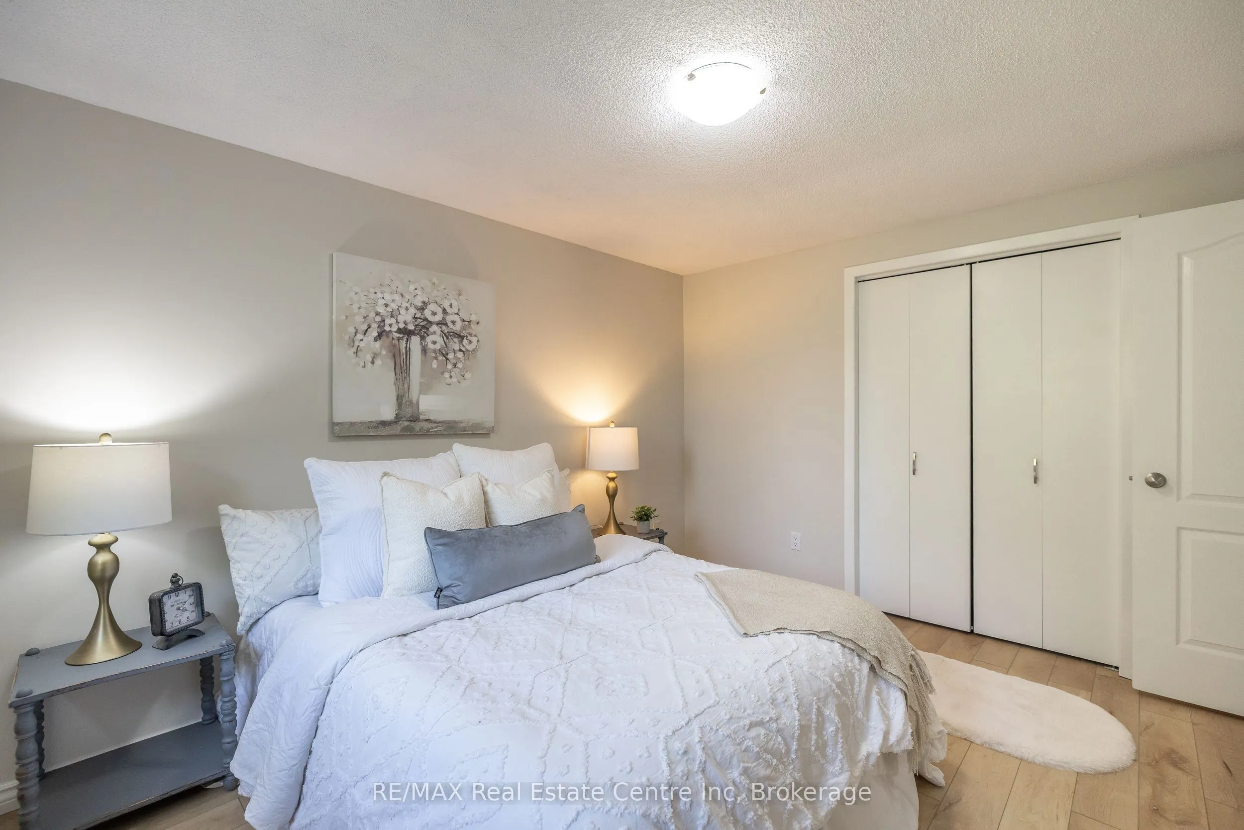 407 Main Street S