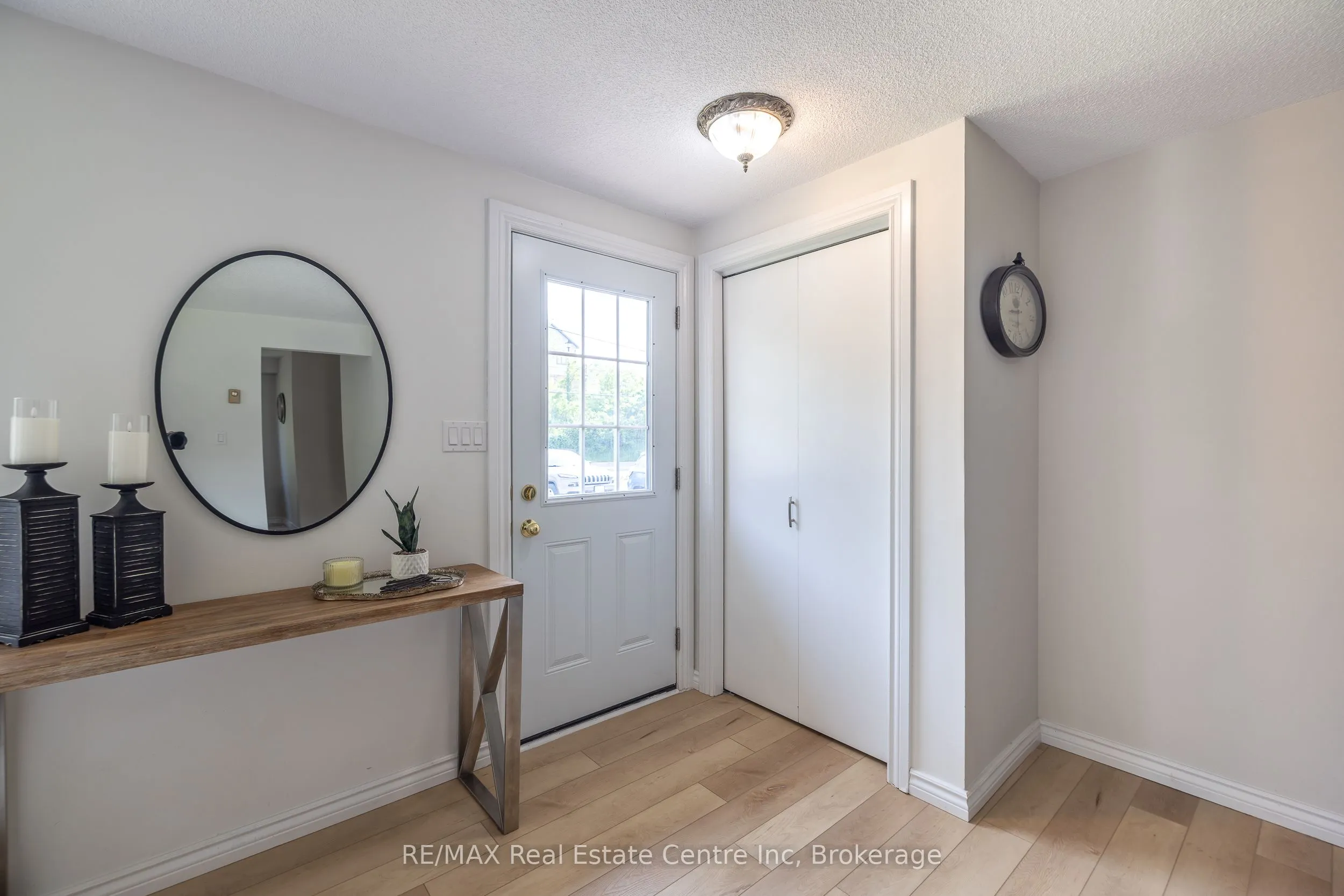 407 Main Street S