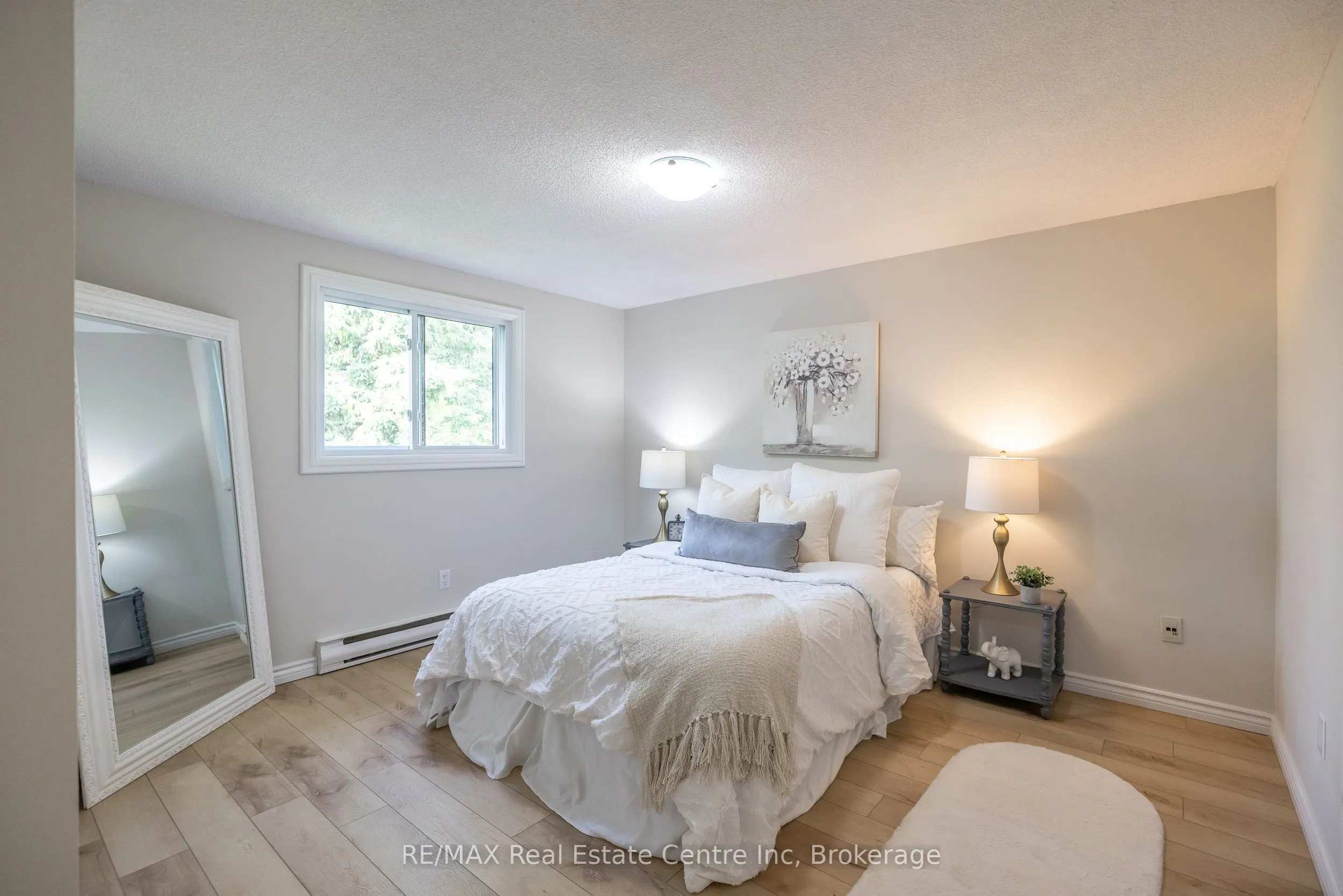 407 Main Street S