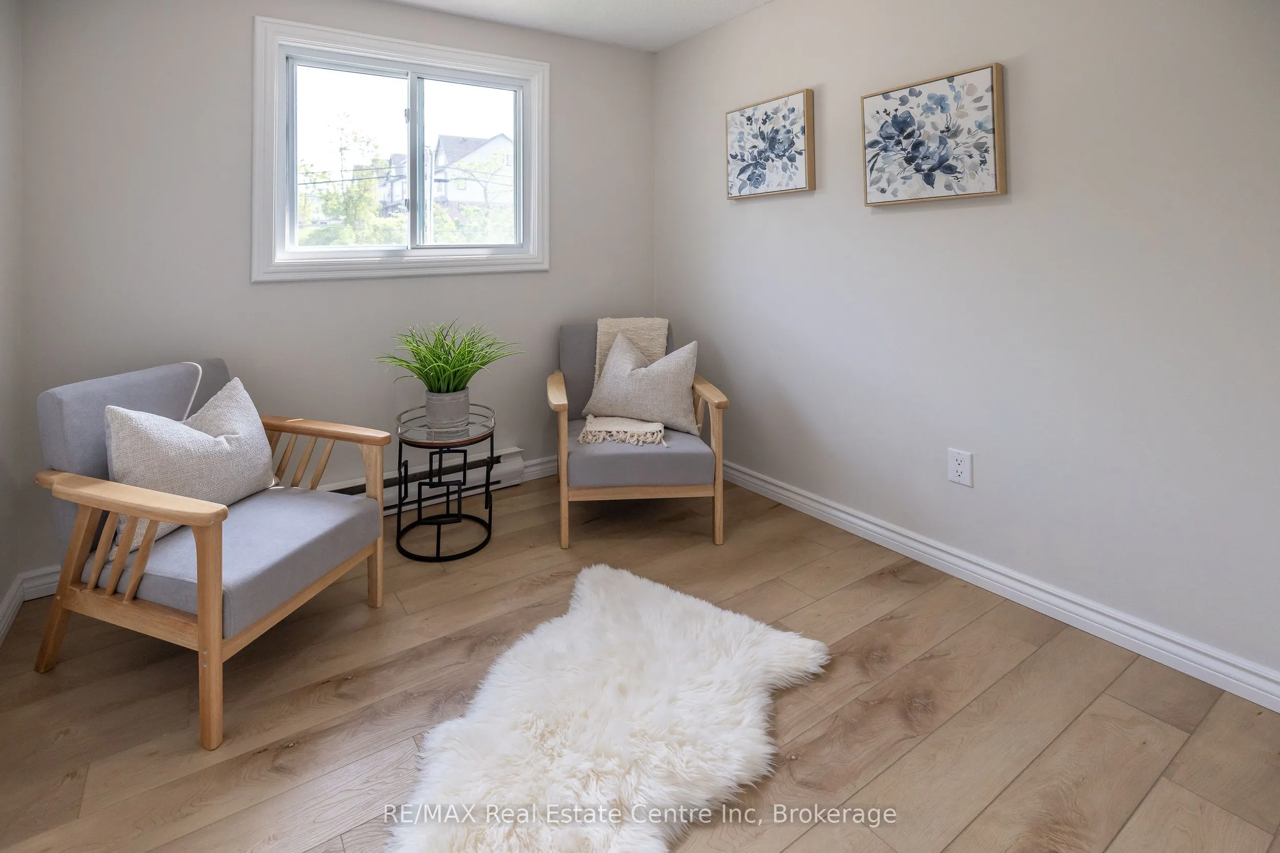 407 Main Street S