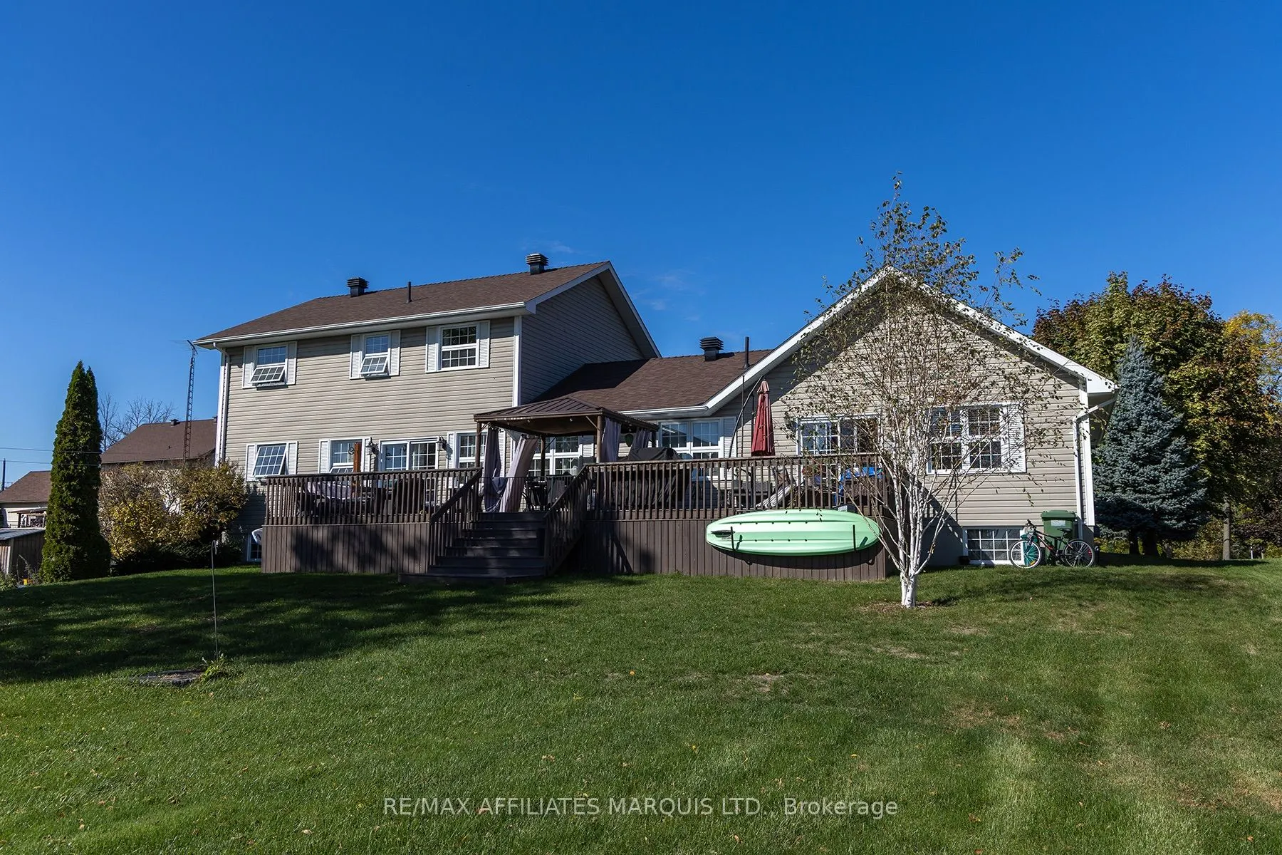 12118 Lakeshore Drive