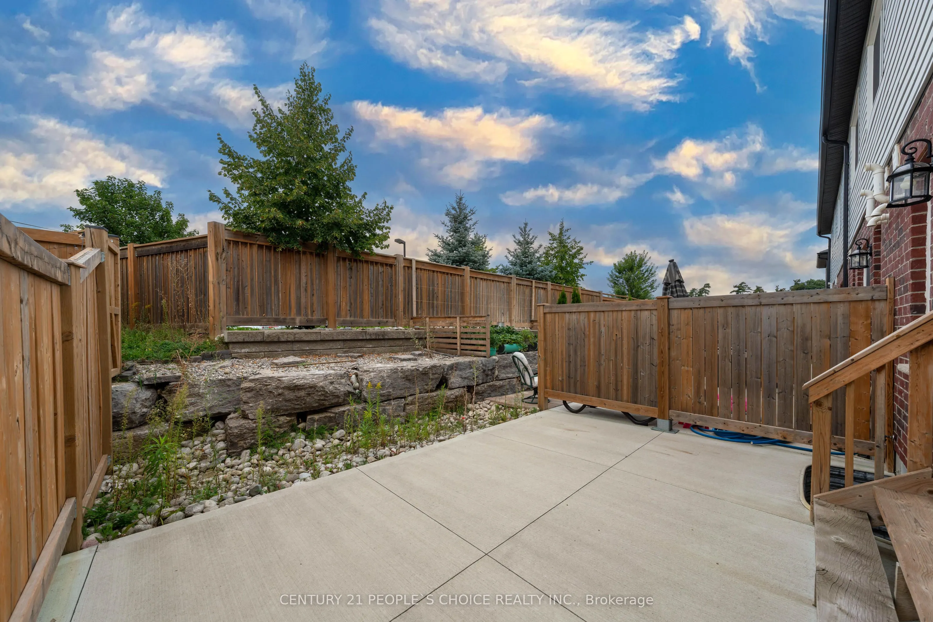 155 Rochefort Street