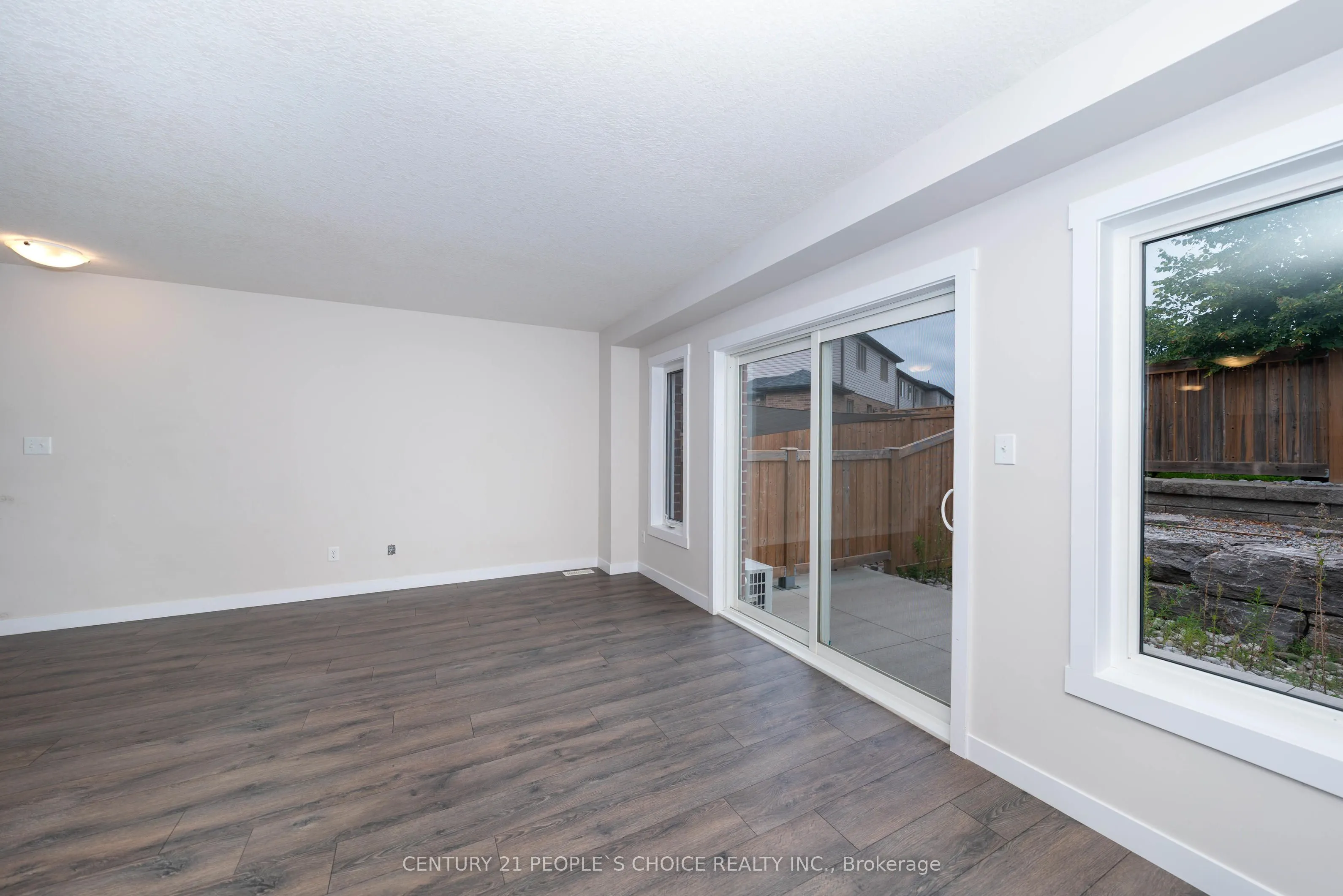 155 Rochefort Street