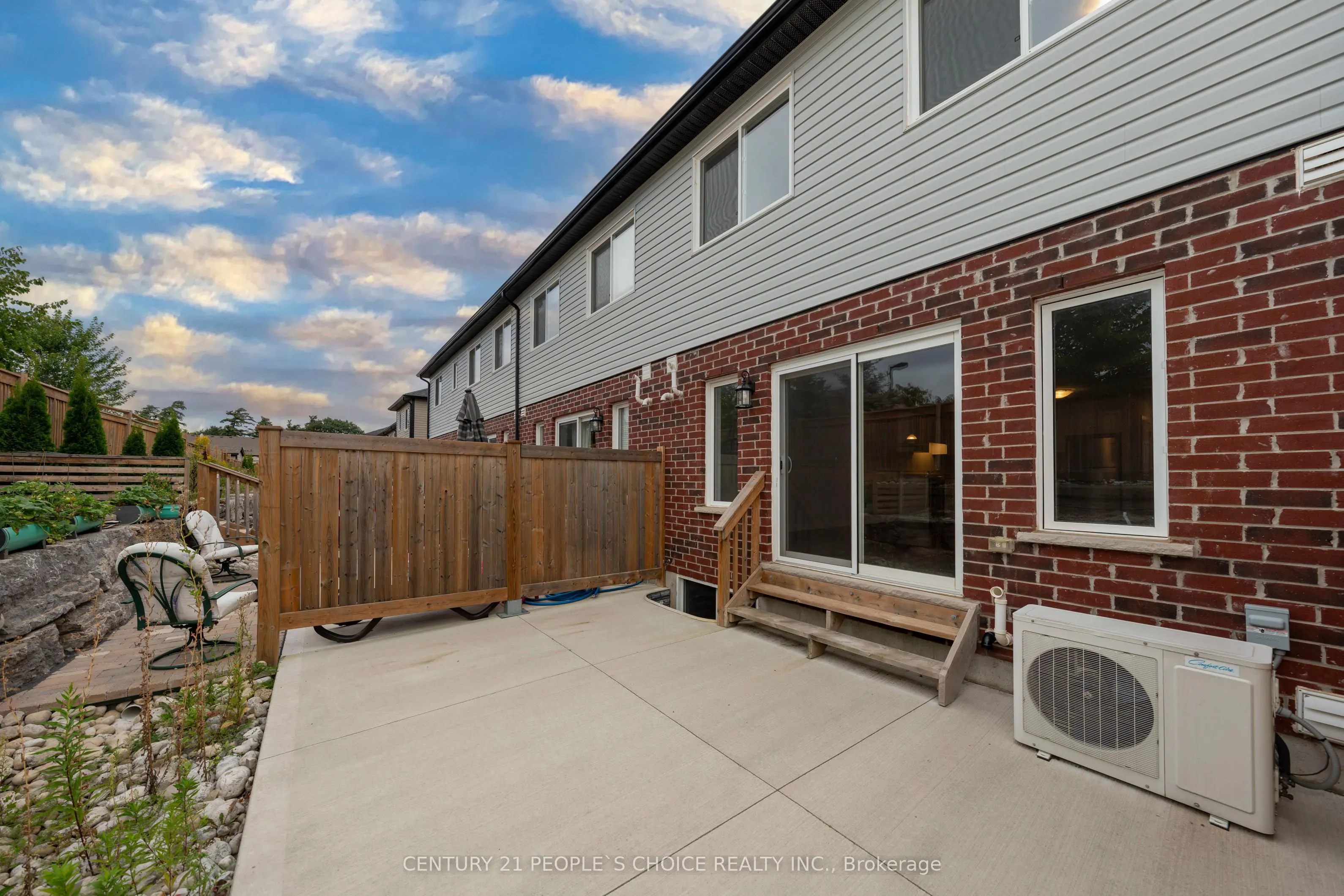 155 Rochefort Street